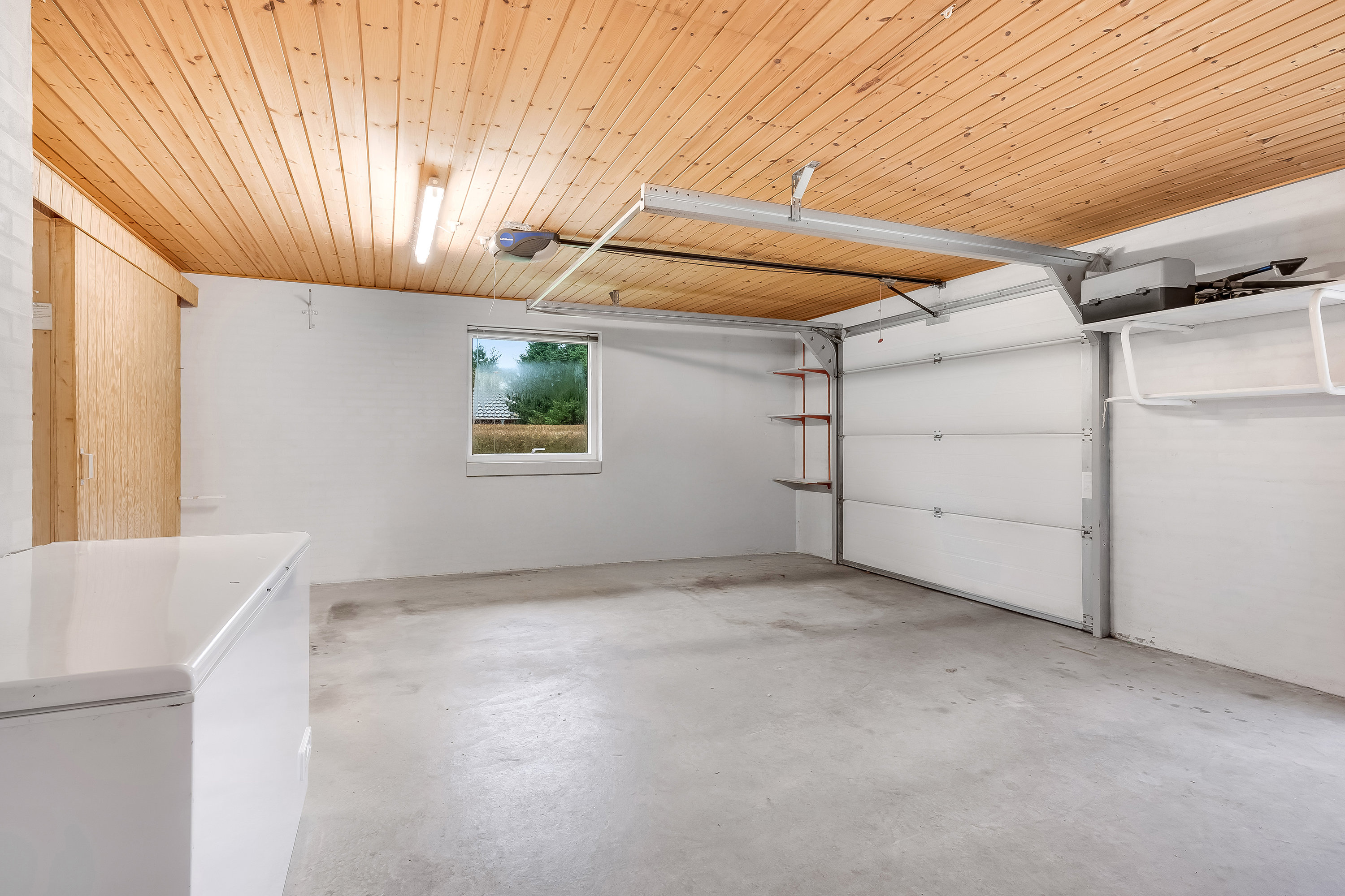 Fremhævet garage billede i fuldskærmstilstand. Billede af Hyldevej 9, 7570 Vemb