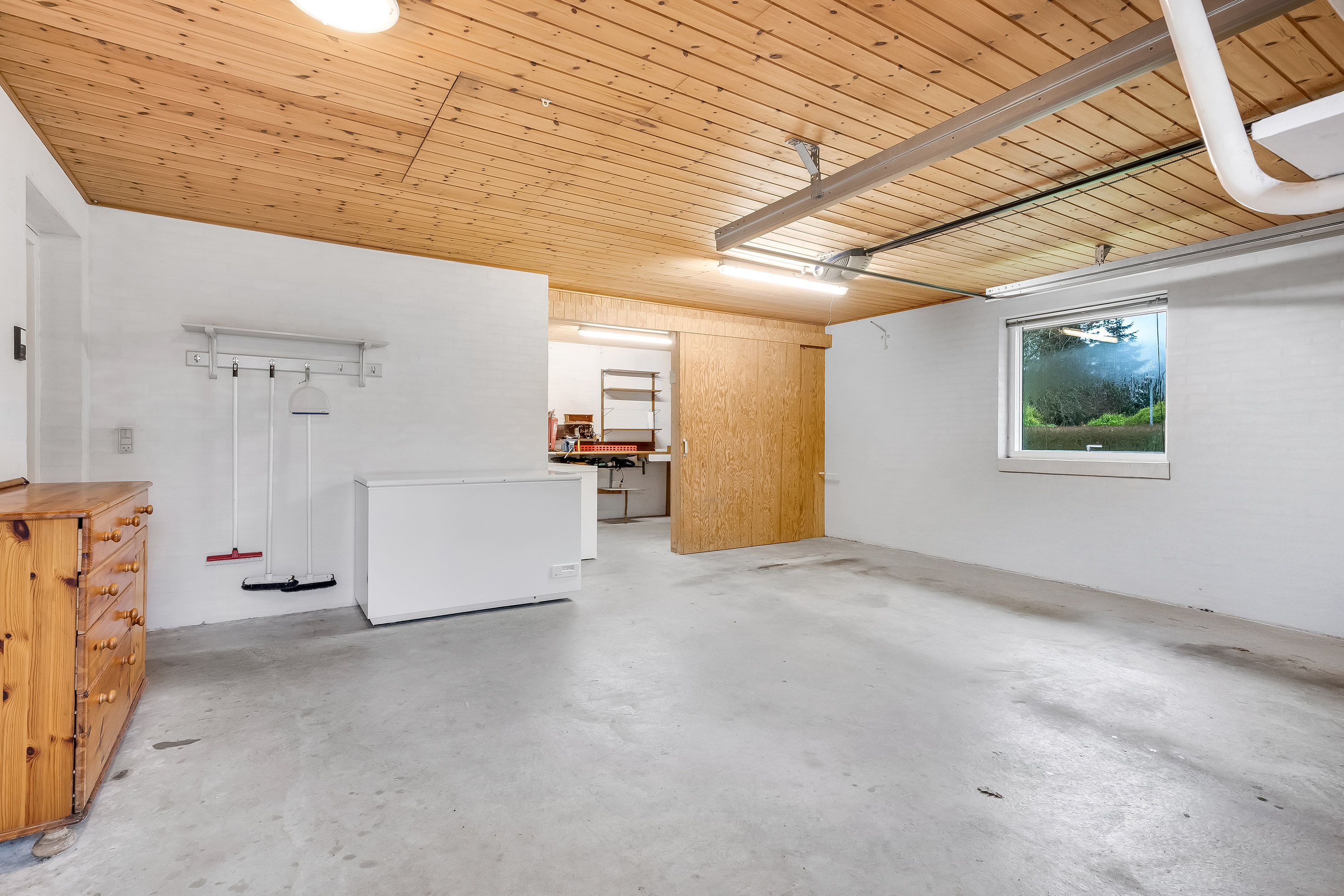 Fremhævet garage billede i fuldskærmstilstand. Billede af Hyldevej 9, 7570 Vemb