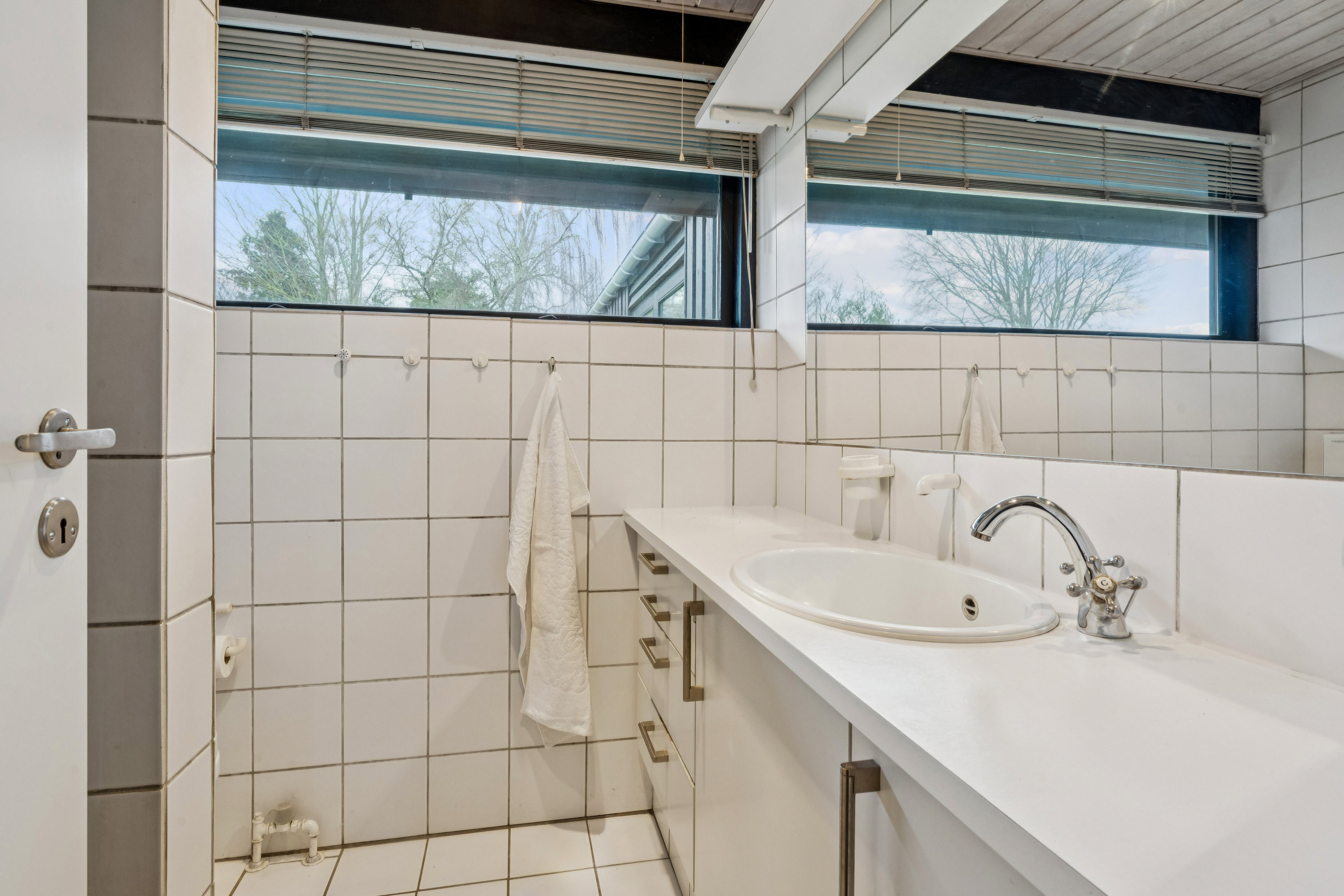 Fremhævet bad billede i fuldskærmstilstand. Billede af Bavnevangen 19, 9210 Aalborg SØ