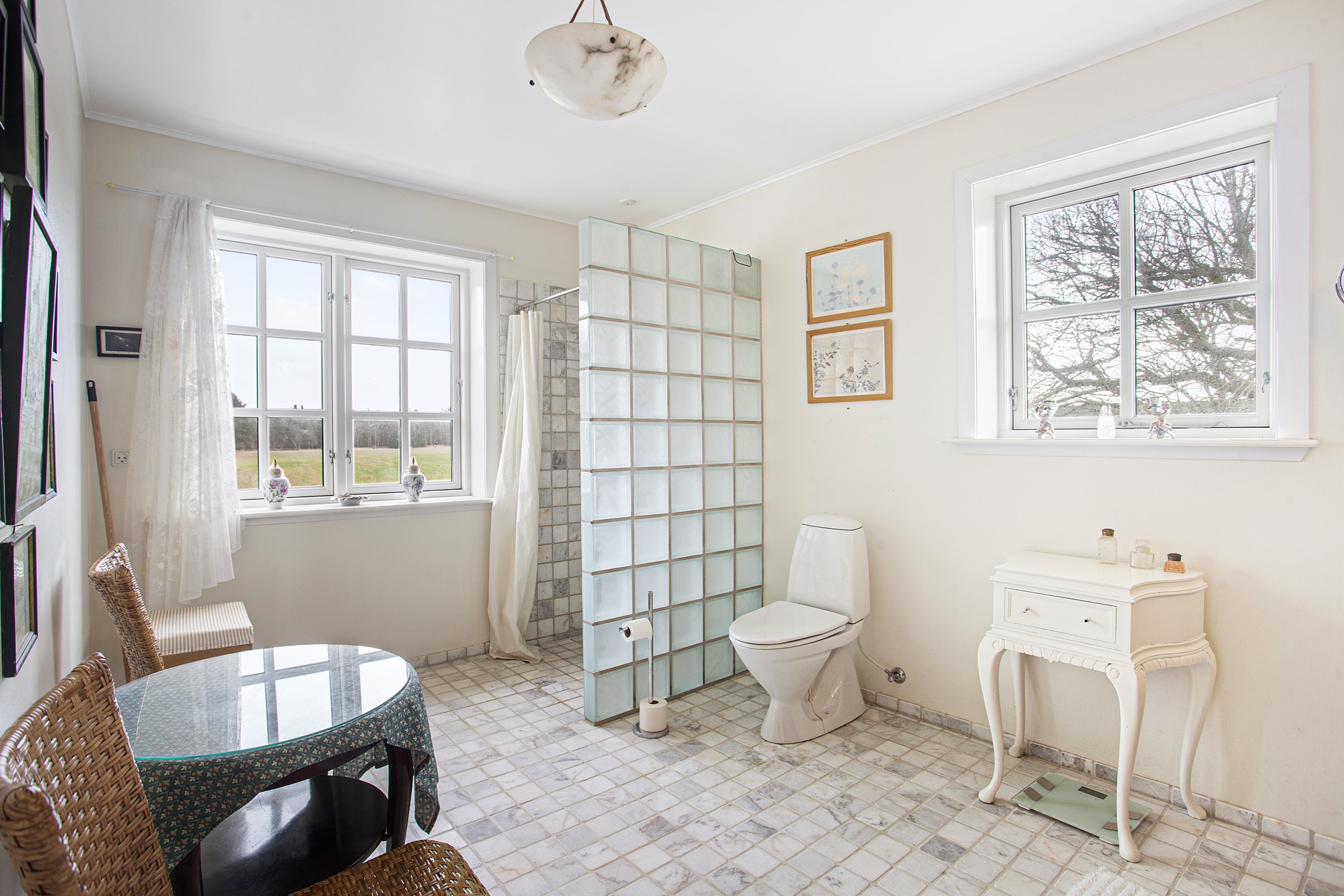 Fremhævet badeværelse billede i fuldskærmstilstand. Billede af Gårdenes Vej 1, Vesterø, 9940 Læsø