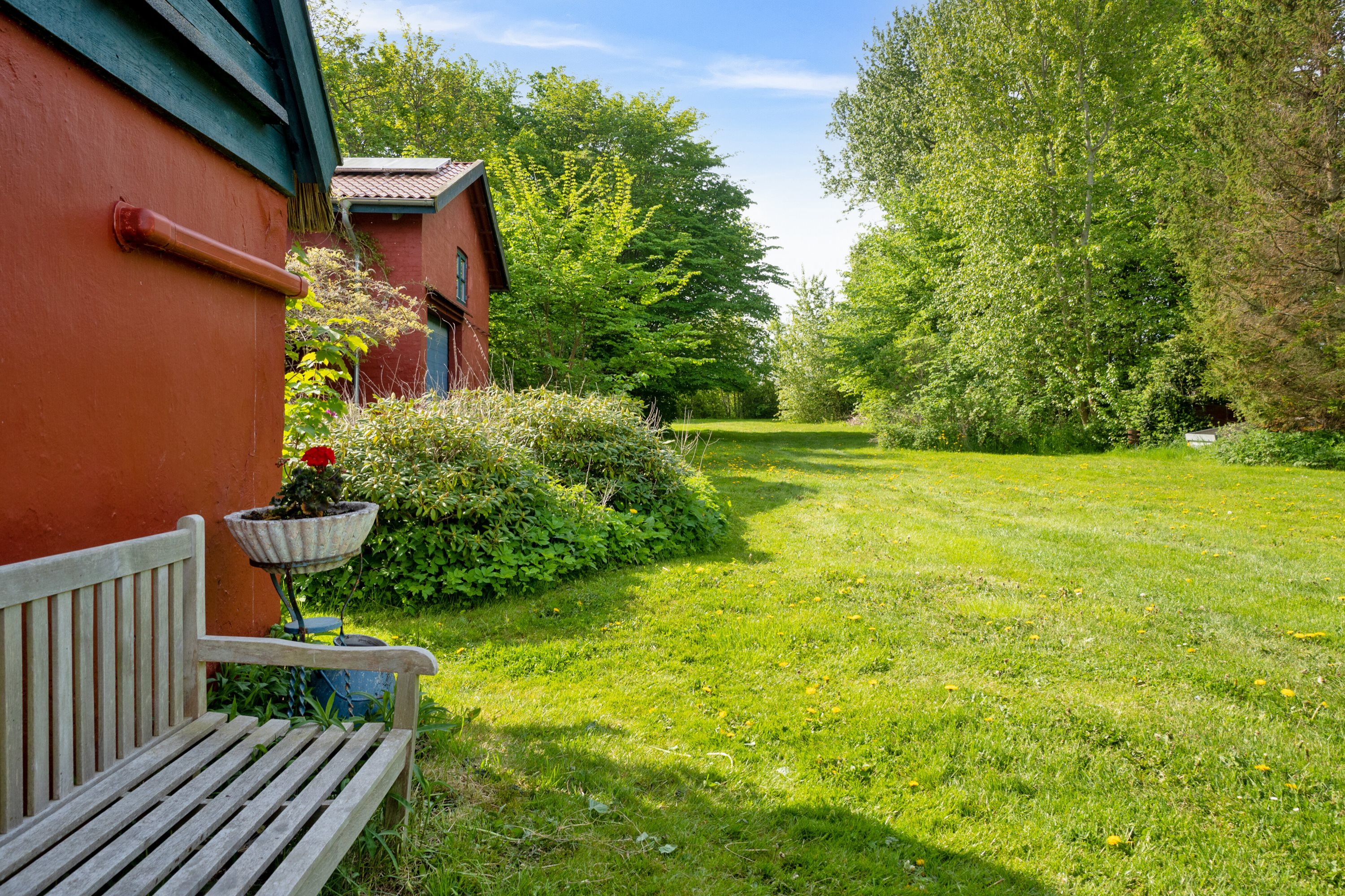 Fremhævet set fra haven billede i fuldskærmstilstand. Billede af Farvergårdsvej 17, 3210 Vejby