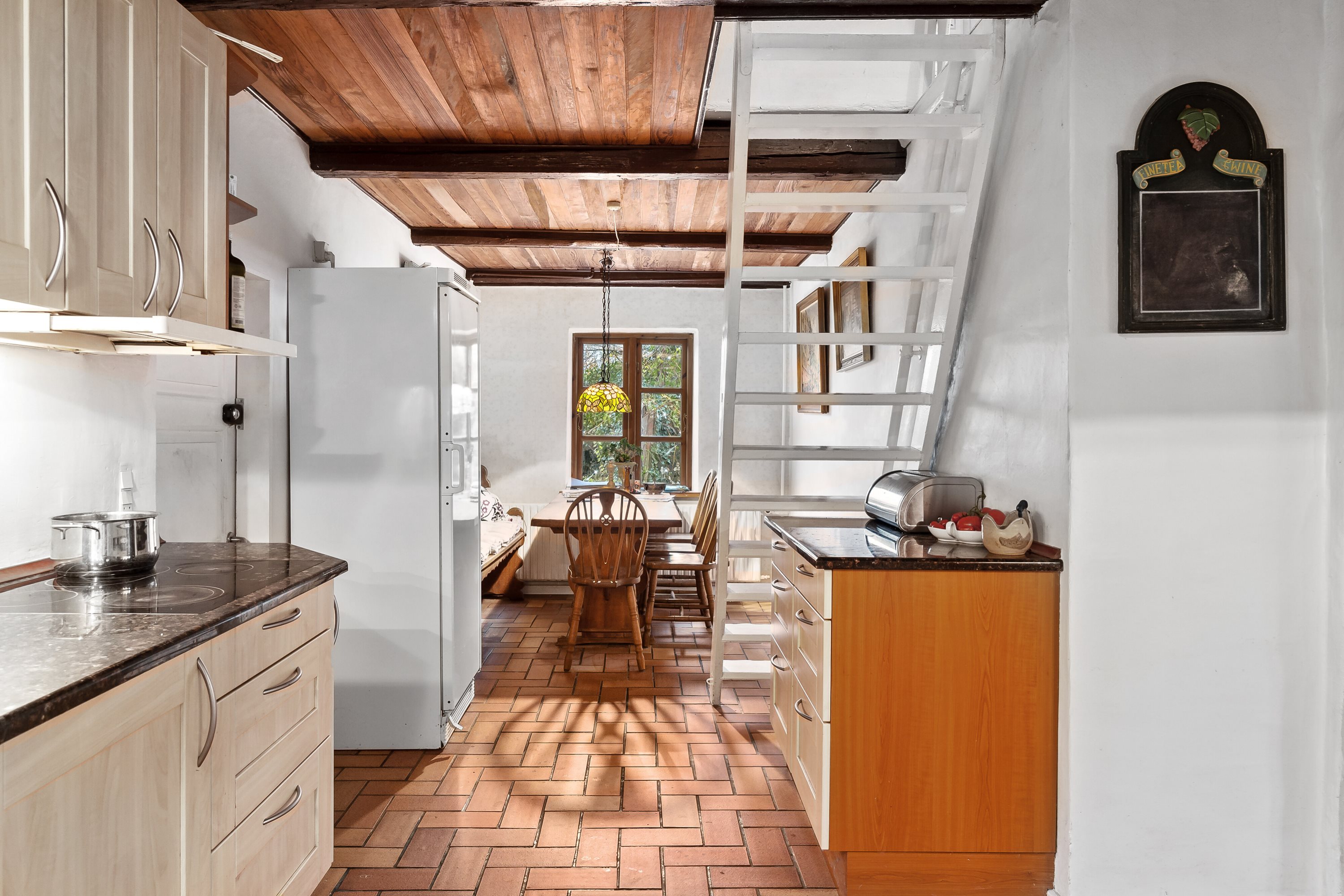 Fremhævet køkken billede i fuldskærmstilstand. Billede af Farvergårdsvej 17, 3210 Vejby