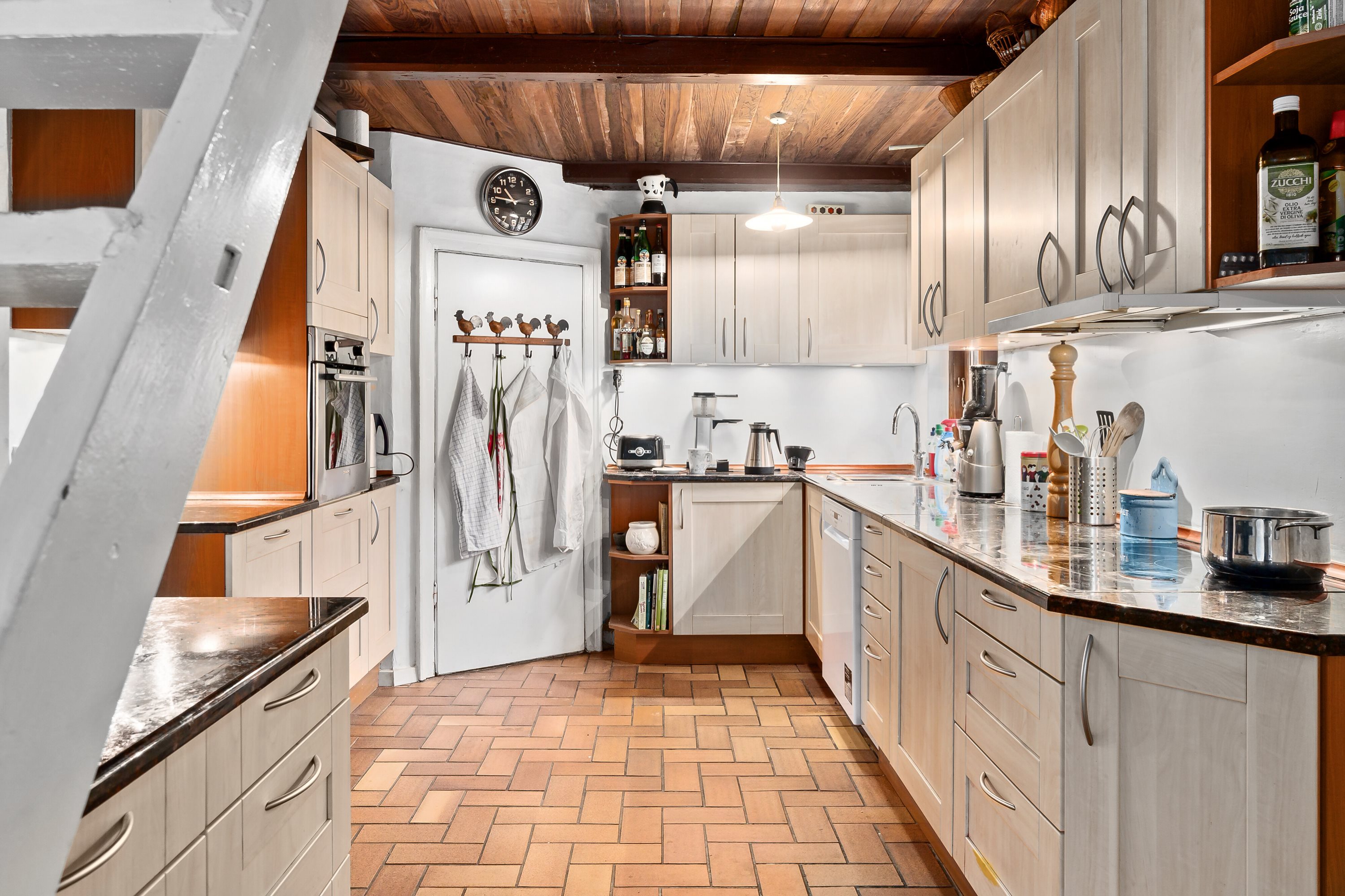 Fremhævet køkken billede i fuldskærmstilstand. Billede af Farvergårdsvej 17, 3210 Vejby