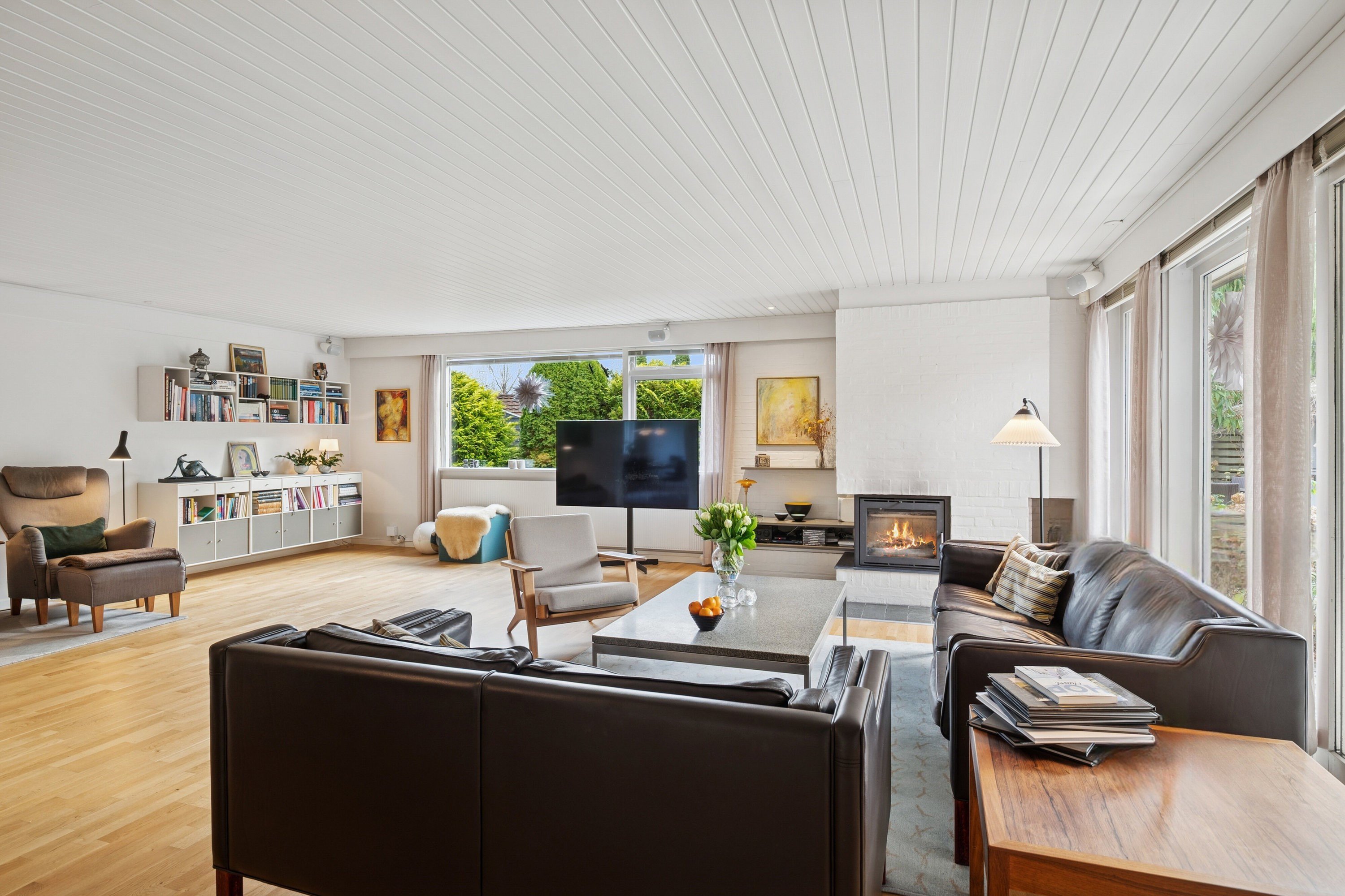 Fremhævet stue billede i fuldskærmstilstand. Billede af Doktorvænget 7, 2960 Rungsted Kyst