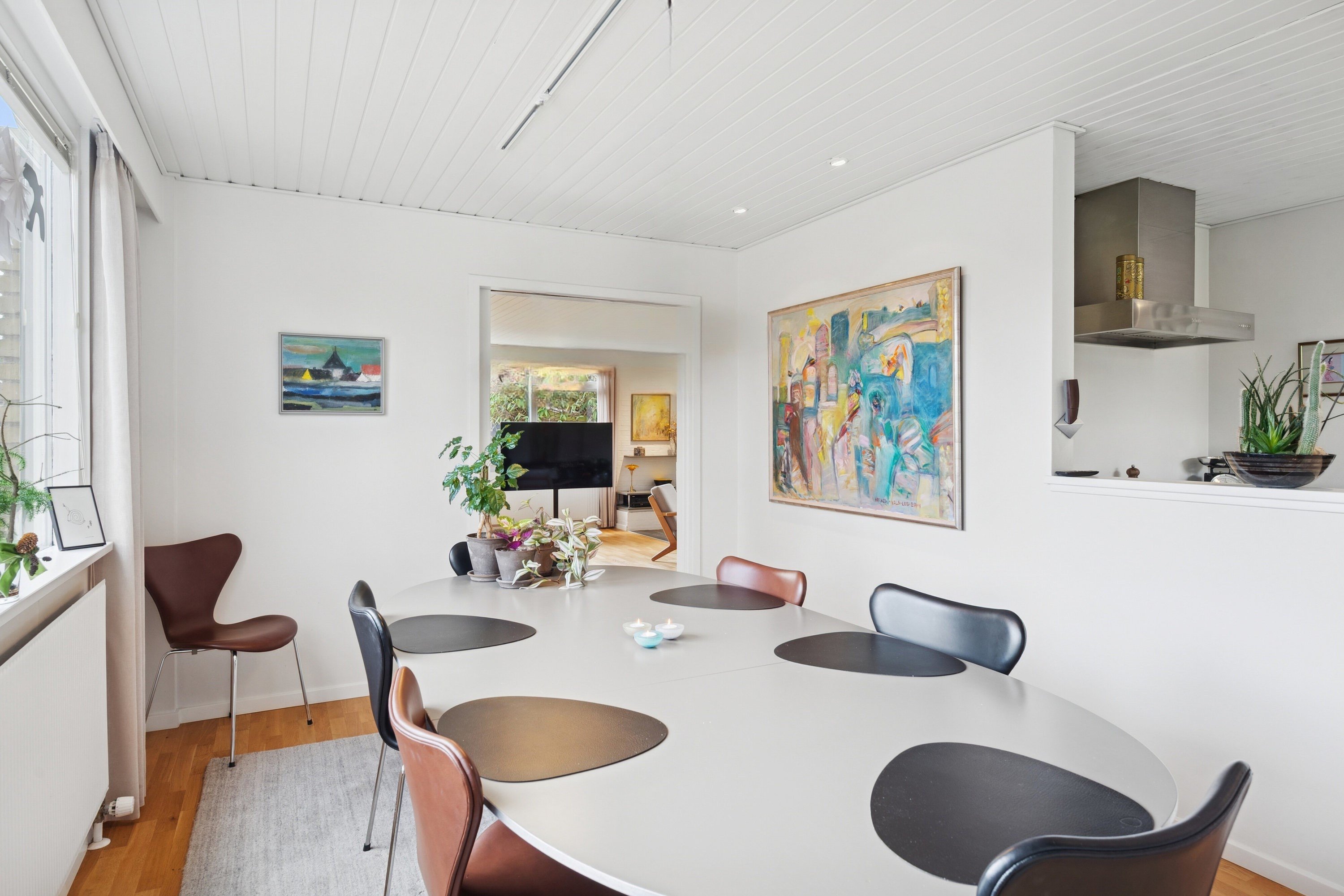 Fremhævet spisestue billede i fuldskærmstilstand. Billede af Doktorvænget 7, 2960 Rungsted Kyst