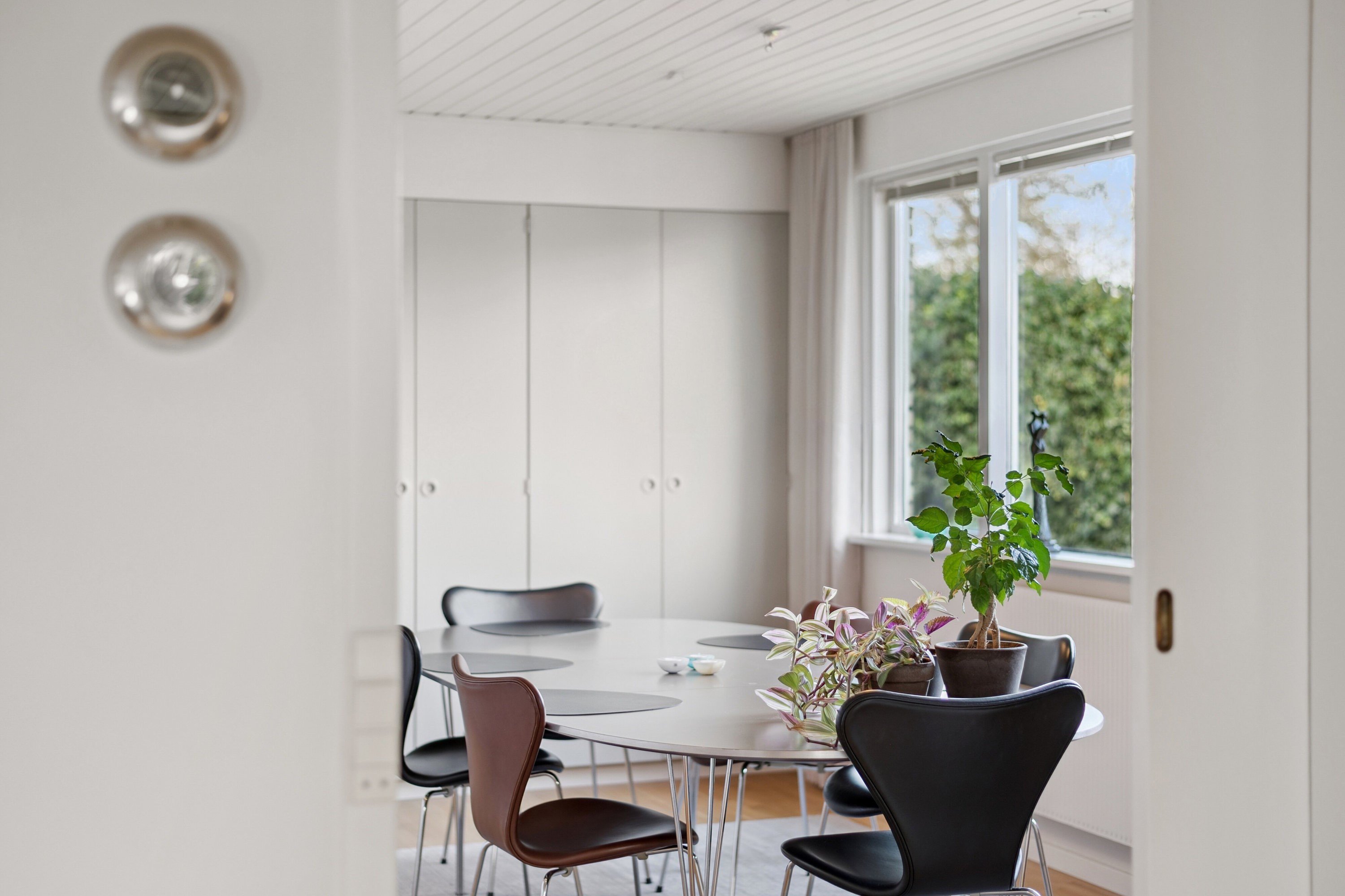 Fremhævet spisestue billede i fuldskærmstilstand. Billede af Doktorvænget 7, 2960 Rungsted Kyst