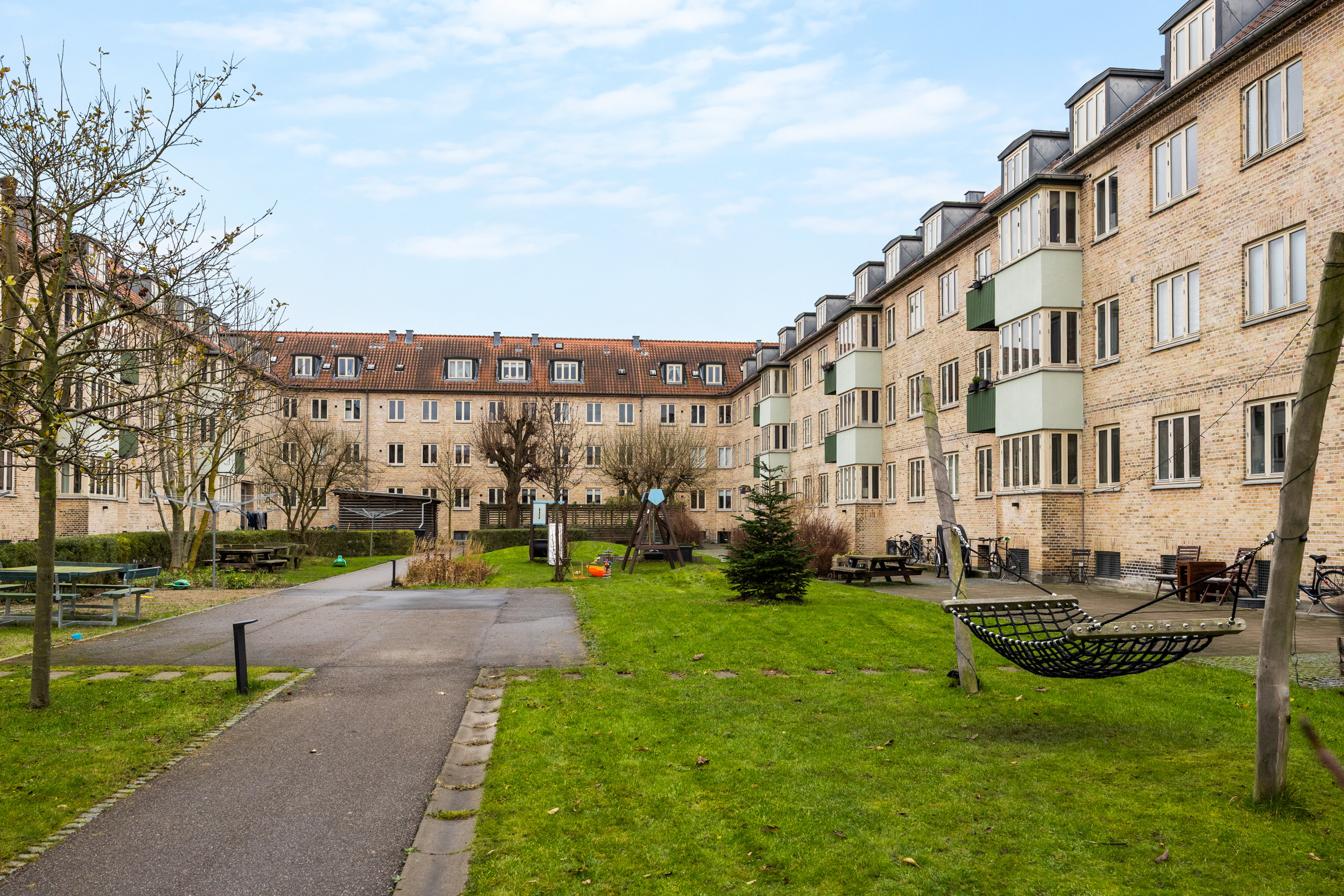 Fremhævet gårdmiljø billede i fuldskærmstilstand. Billede af Offenbachsvej 25, 2. mf., 2450 København SV