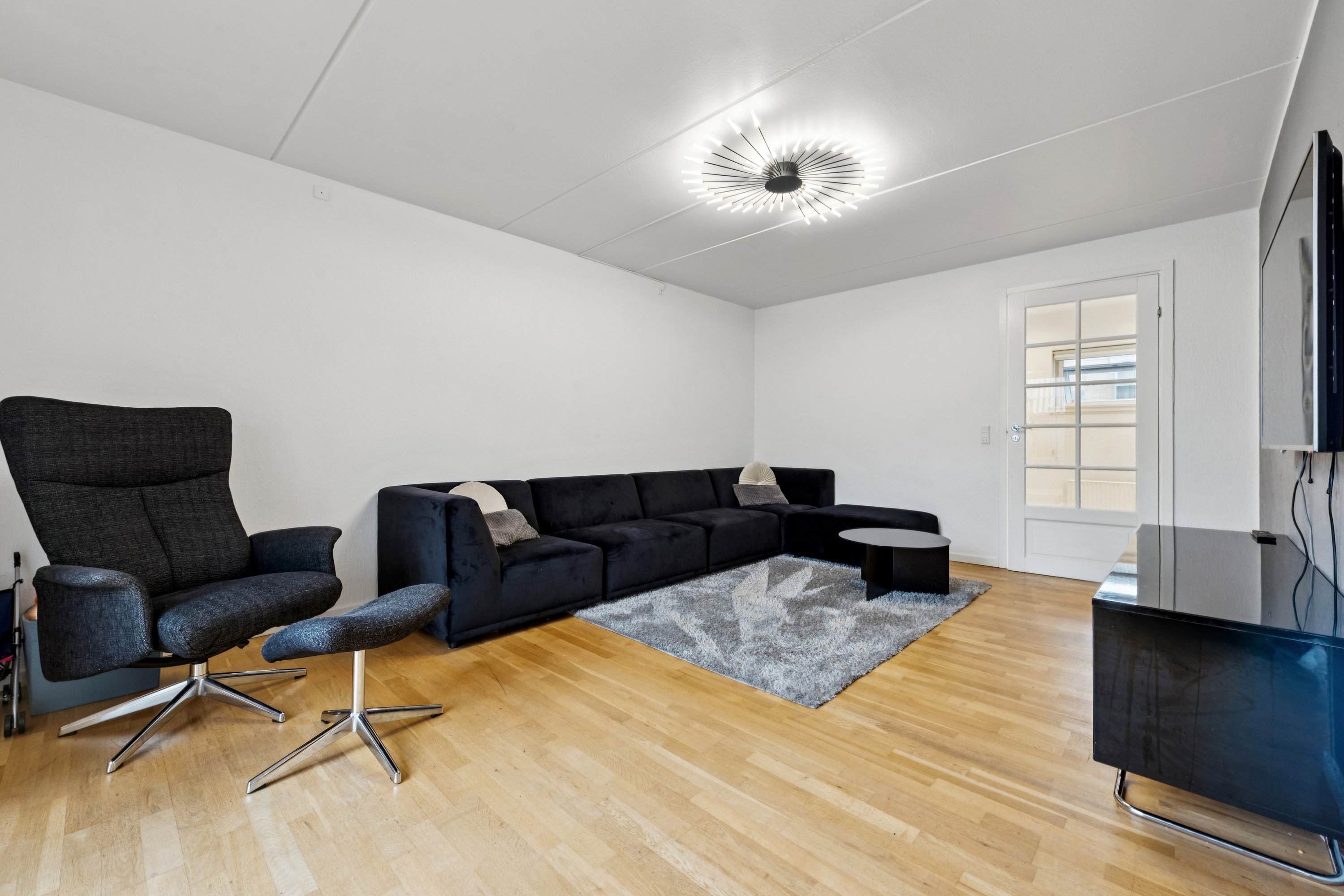 Fremhævet stue billede i fuldskærmstilstand. Billede af Syrenhegnet 70, Høje Taastrup, 2630 Taastrup