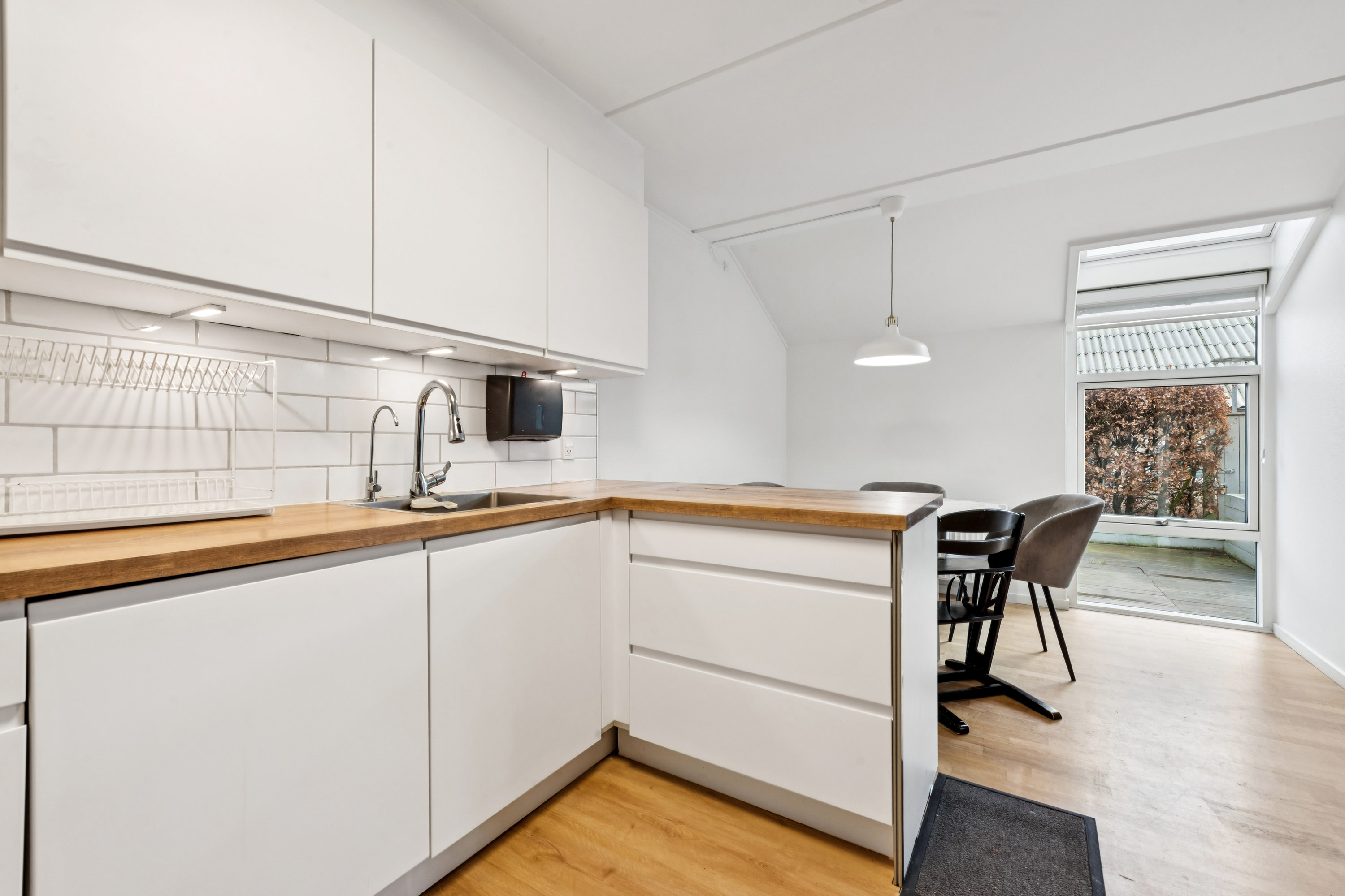 Fremhævet køkken billede i fuldskærmstilstand. Billede af Syrenhegnet 70, Høje Taastrup, 2630 Taastrup