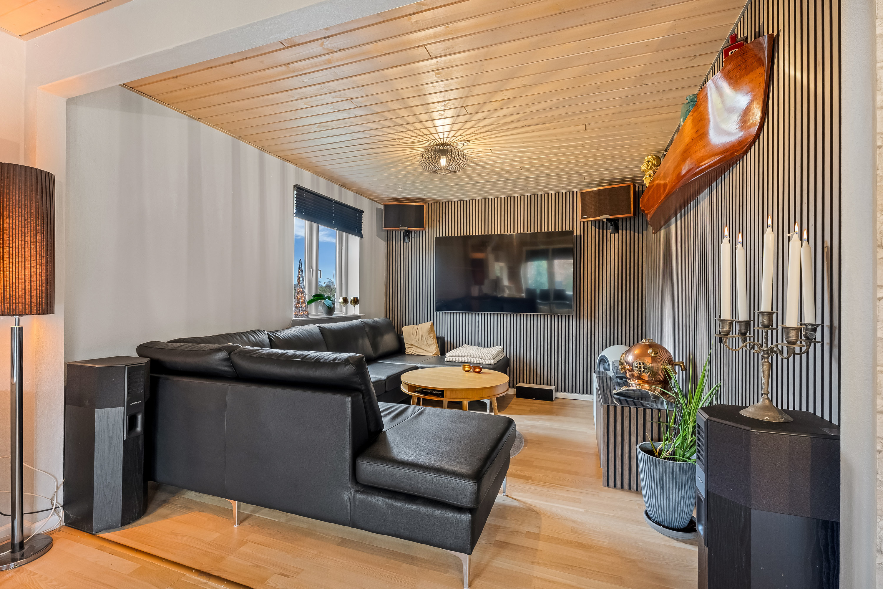 Fremhævet stue billede i fuldskærmstilstand. Billede af Pederstrupvej 1, 4900 Nakskov