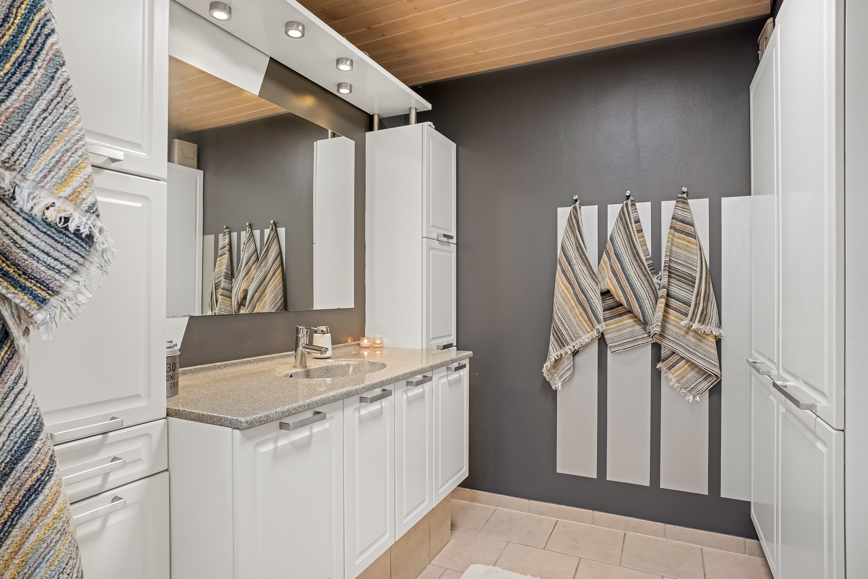 Fremhævet badeværelse billede i fuldskærmstilstand. Billede af Pederstrupvej 1, 4900 Nakskov