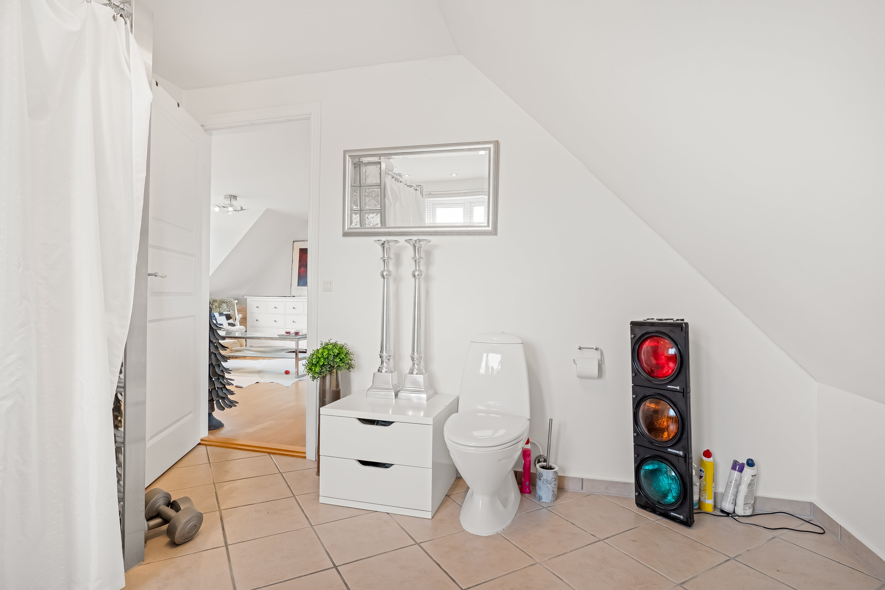 Fremhævet toilet billede i fuldskærmstilstand. Billede af Pederstrupvej 1, 4900 Nakskov