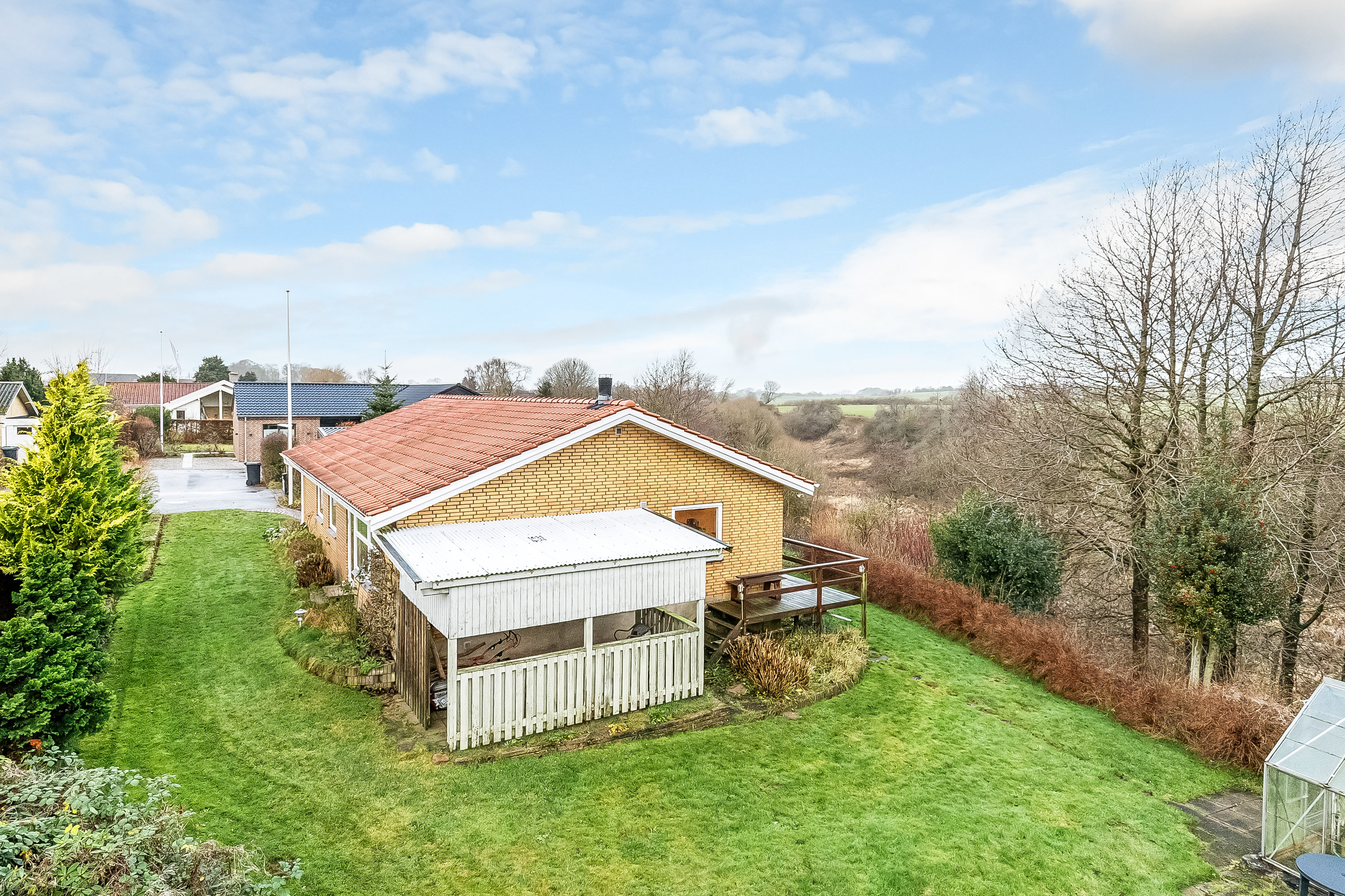 Fremhævet mastefoto billede i fuldskærmstilstand. Billede af Aakjærvænget 10, 7100 Vejle