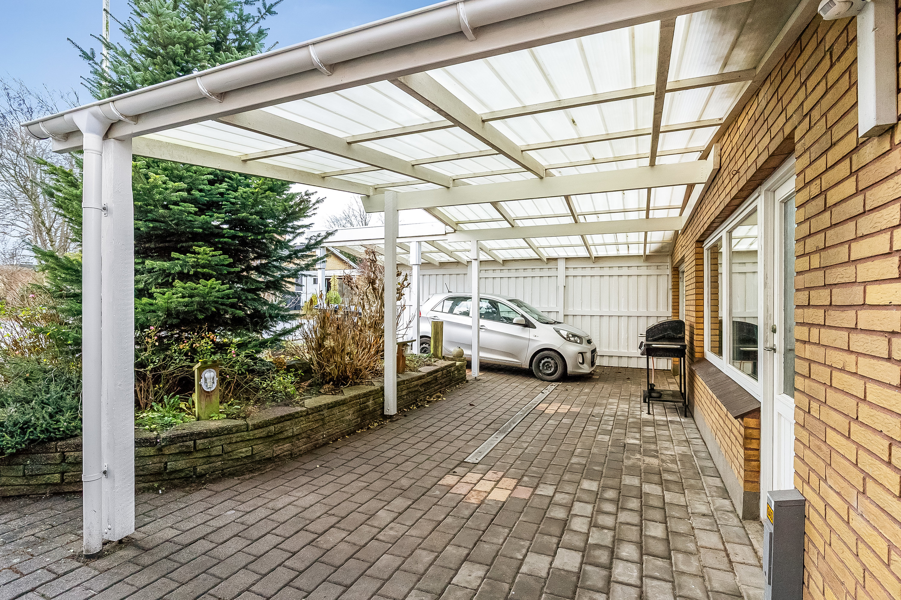 Fremhævet carport billede i fuldskærmstilstand. Billede af Aakjærvænget 10, 7100 Vejle