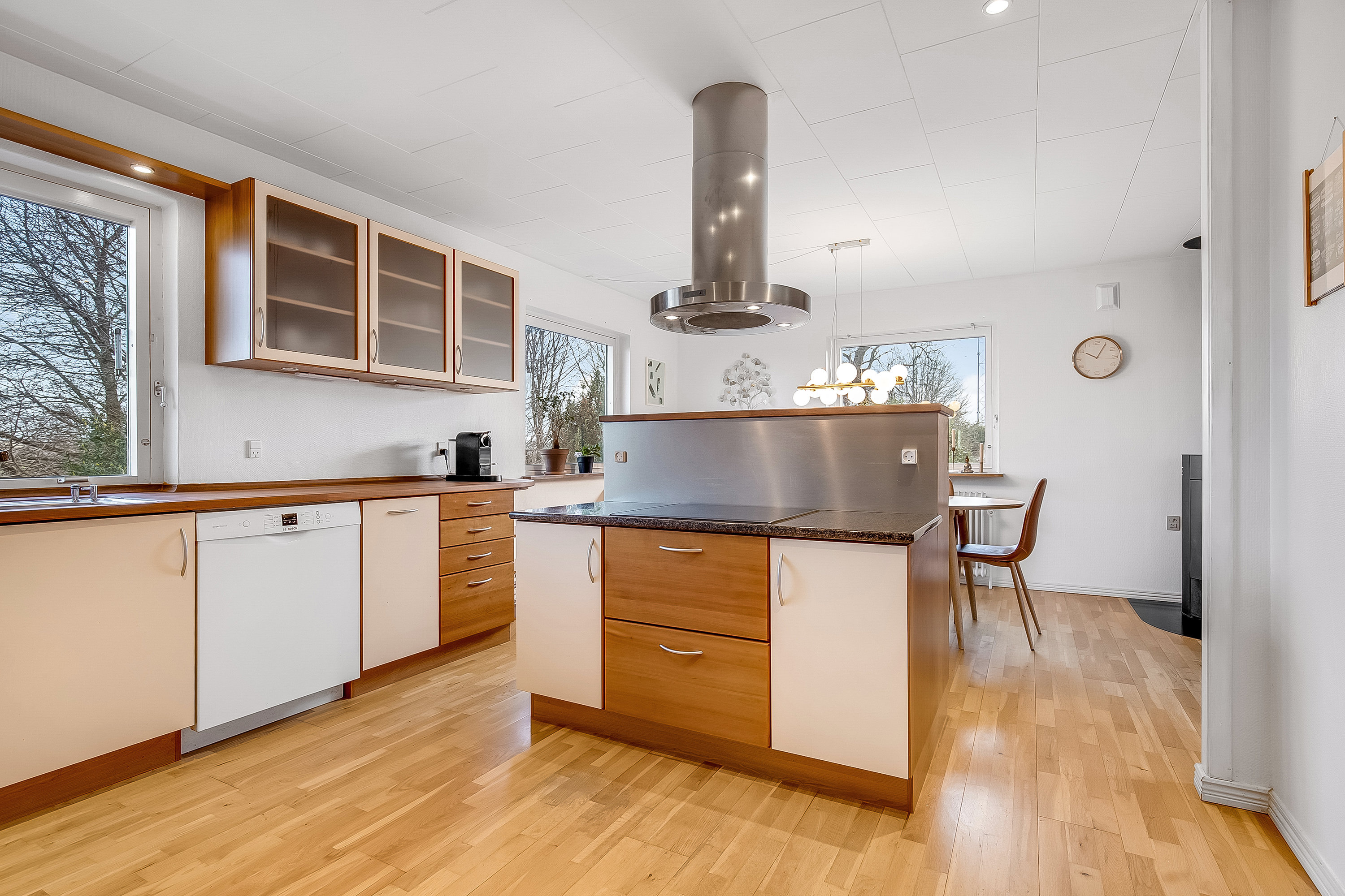 Fremhævet køkken billede i fuldskærmstilstand. Billede af Aakjærvænget 10, 7100 Vejle