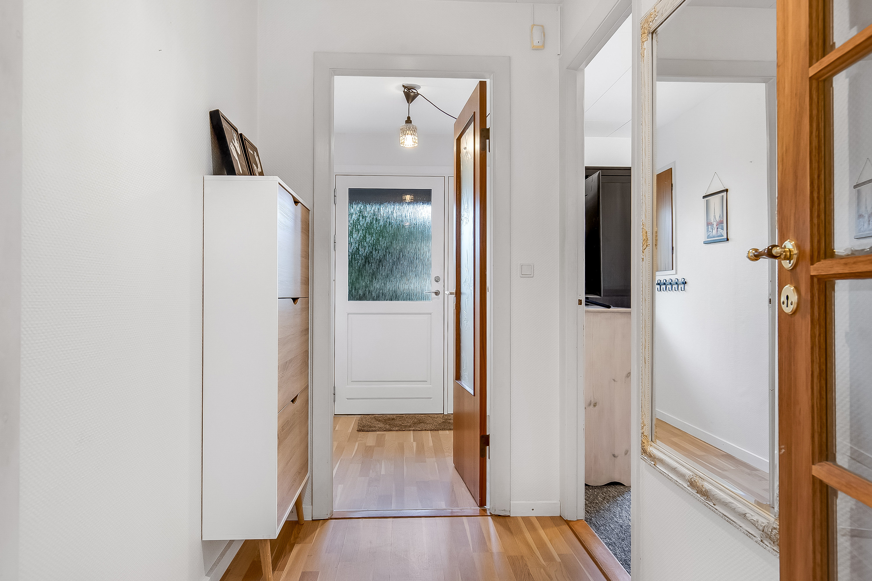 Fremhævet gang billede i fuldskærmstilstand. Billede af Aakjærvænget 10, 7100 Vejle