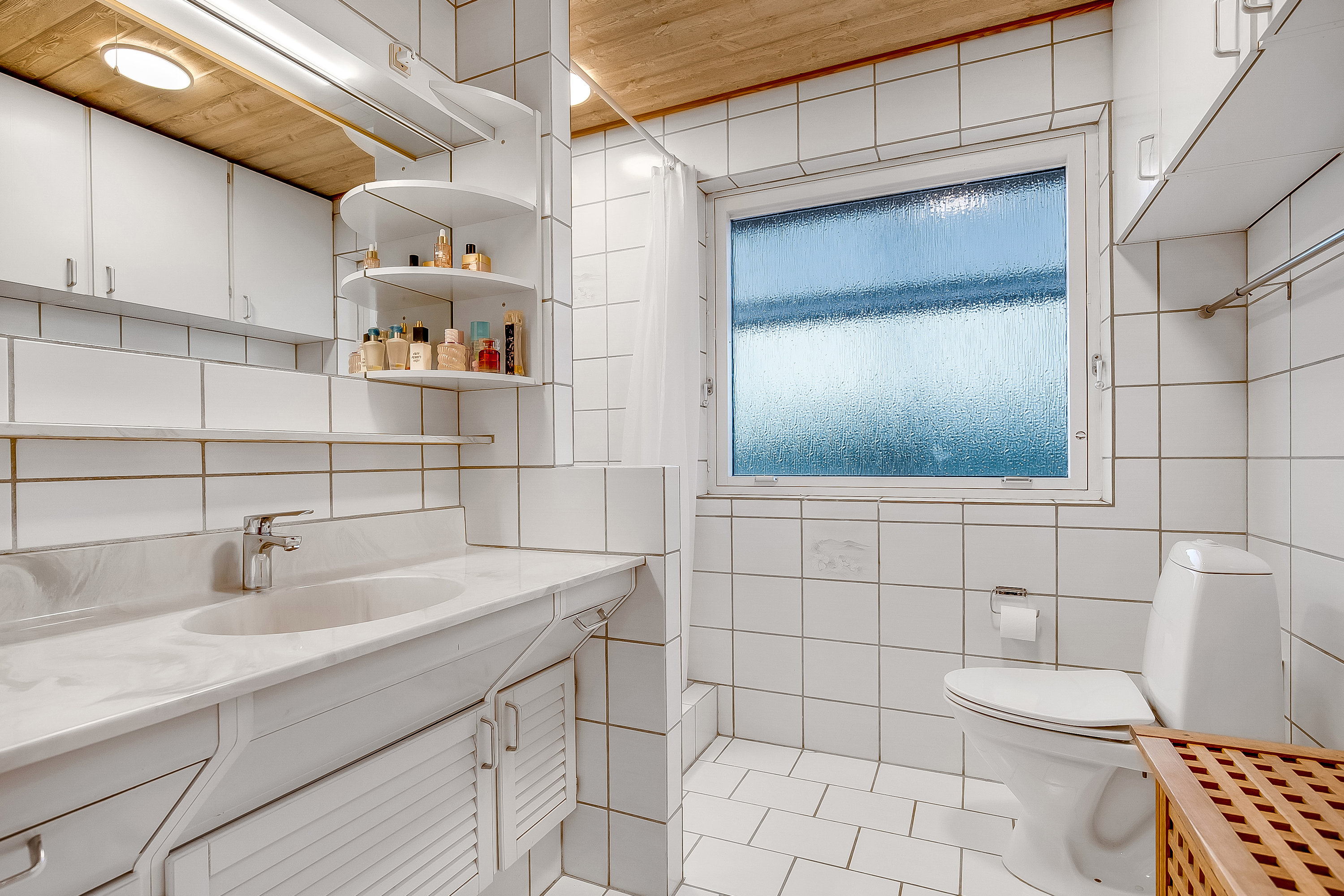 Fremhævet badeværelse billede i fuldskærmstilstand. Billede af Aakjærvænget 10, 7100 Vejle