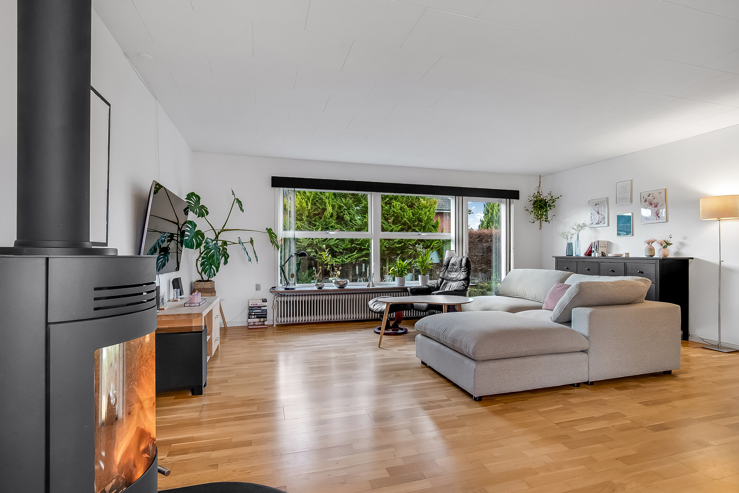 Fremhævet stue billede i fuldskærmstilstand. Billede af Aakjærvænget 10, 7100 Vejle