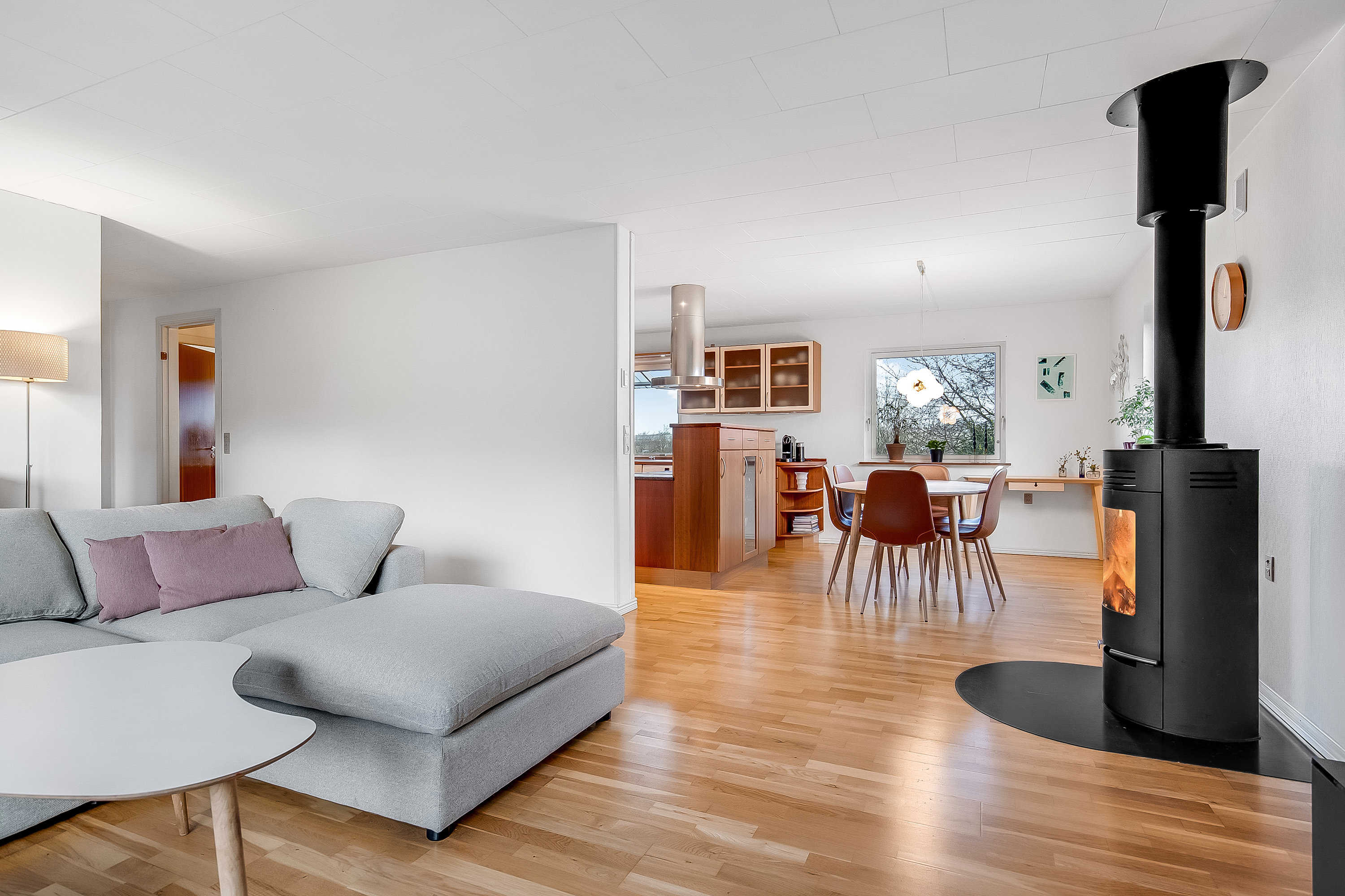 Fremhævet stue billede i fuldskærmstilstand. Billede af Aakjærvænget 10, 7100 Vejle