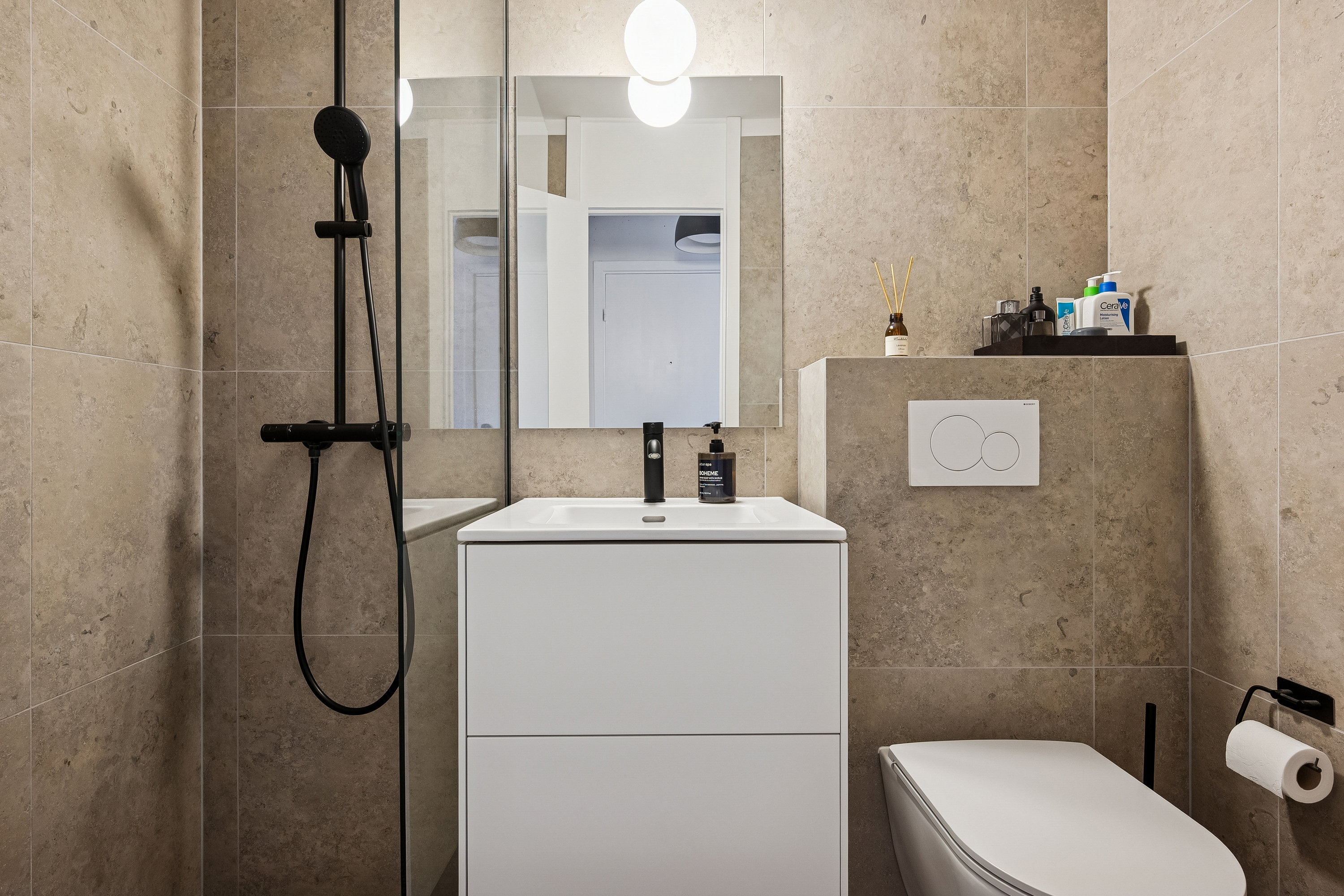 Fremhævet badeværelse billede i fuldskærmstilstand. Billede af Brannersvej 25, 2. 65., 2920 Charlottenlund