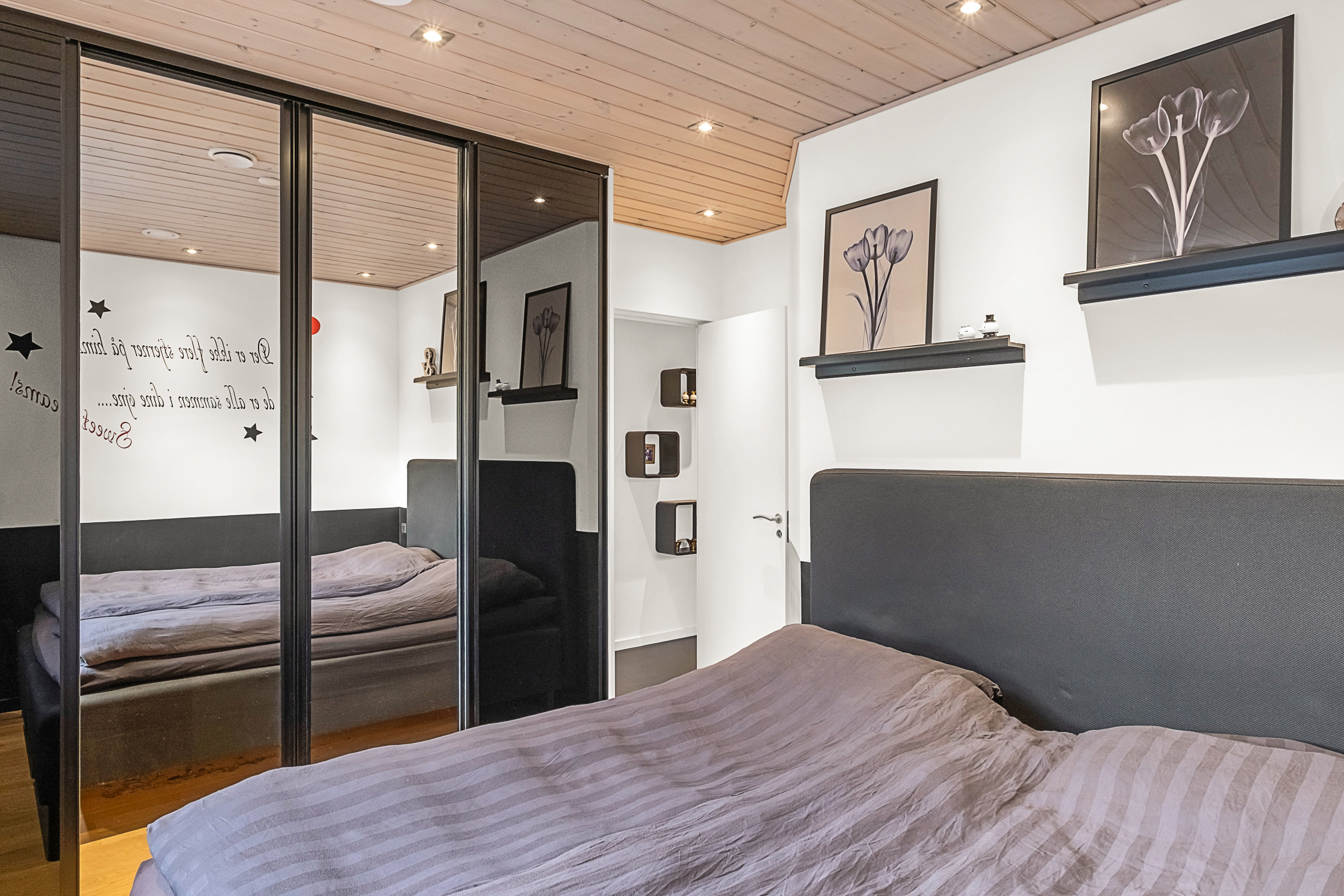 Fremhævet soveværelse billede i fuldskærmstilstand. Billede af Trojavej 14, Hårup, 8530 Hjortshøj