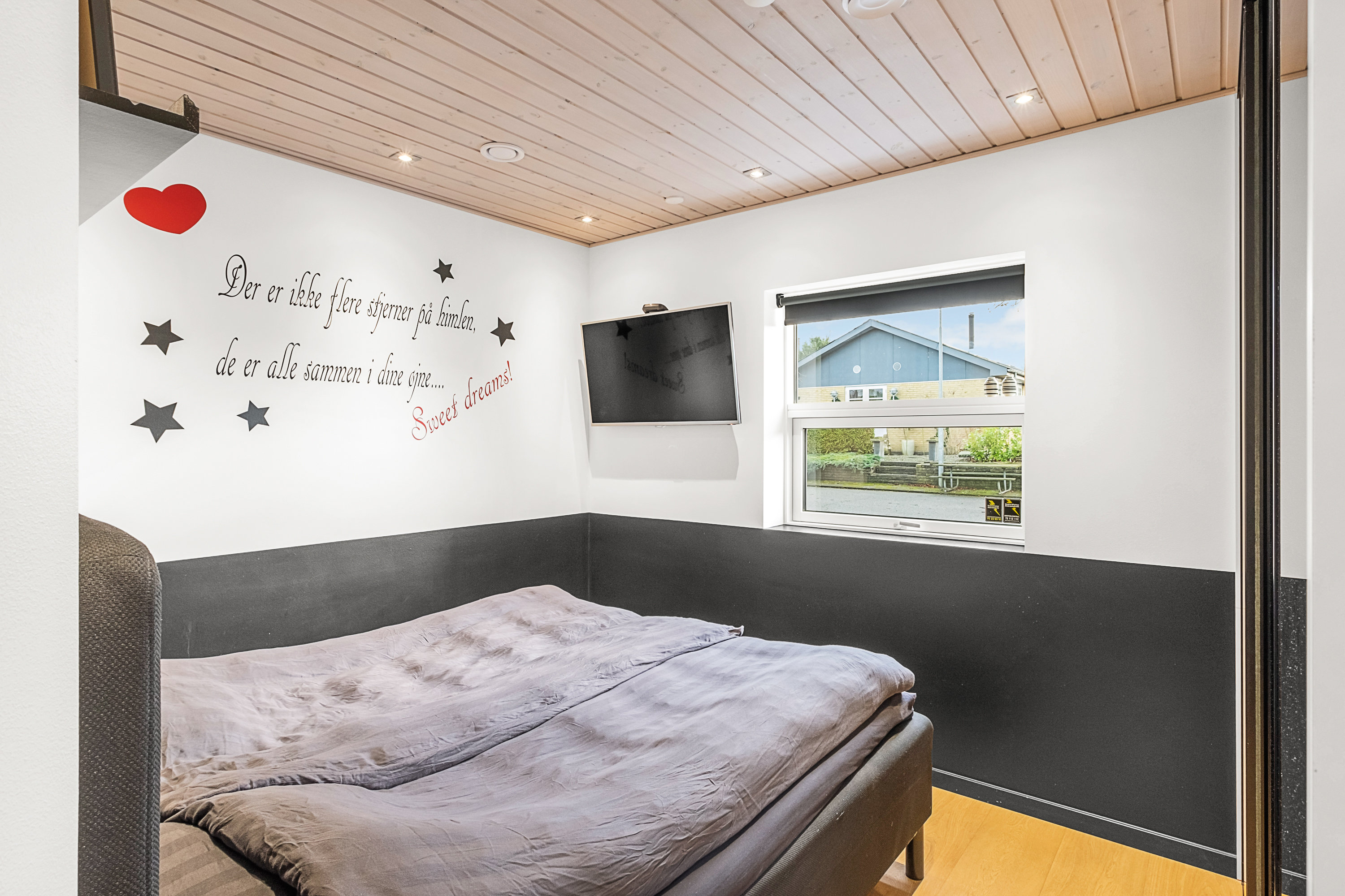 Fremhævet soveværelse billede i fuldskærmstilstand. Billede af Trojavej 14, Hårup, 8530 Hjortshøj