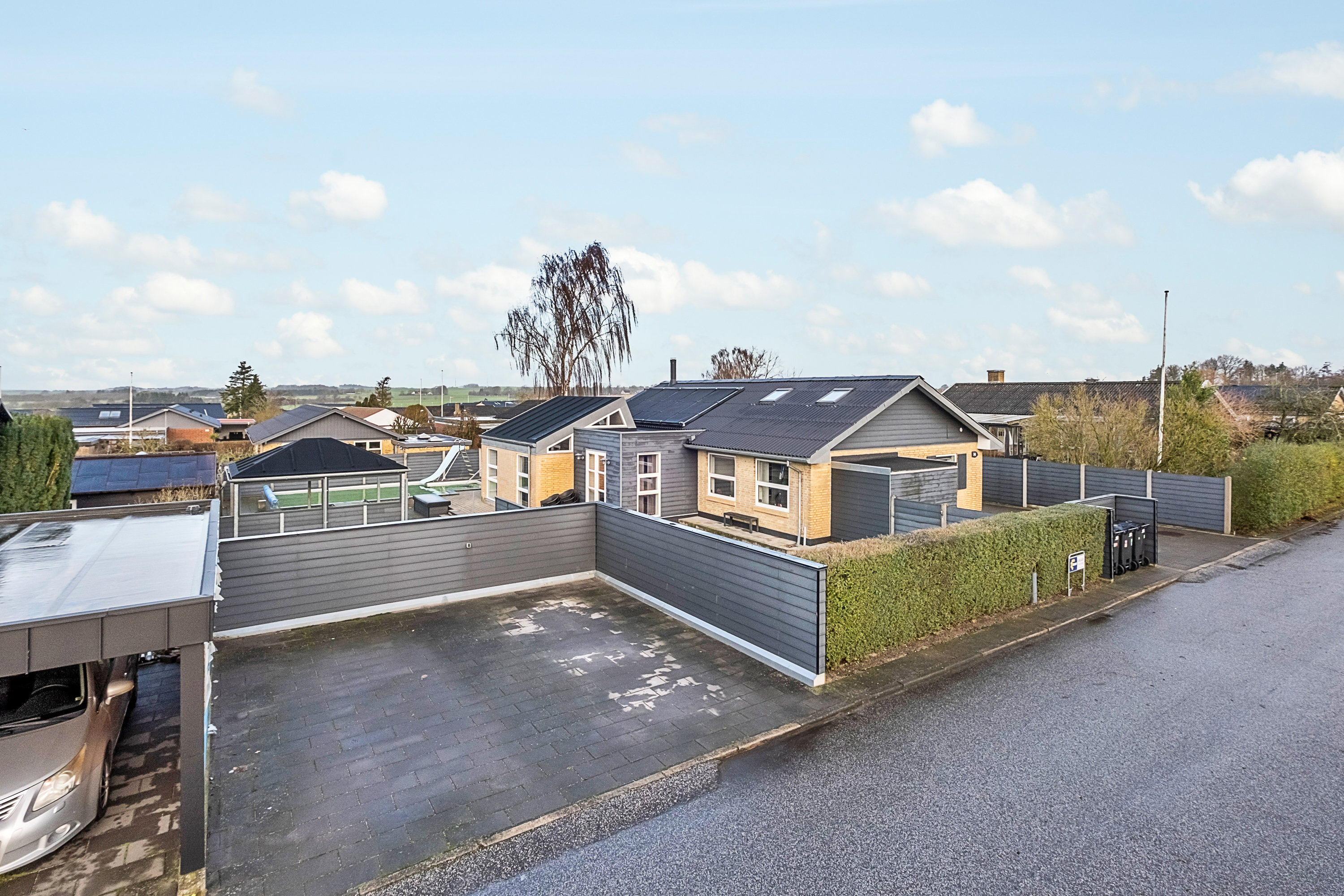 Fremhævet facade billede i fuldskærmstilstand. Billede af Trojavej 14, Hårup, 8530 Hjortshøj