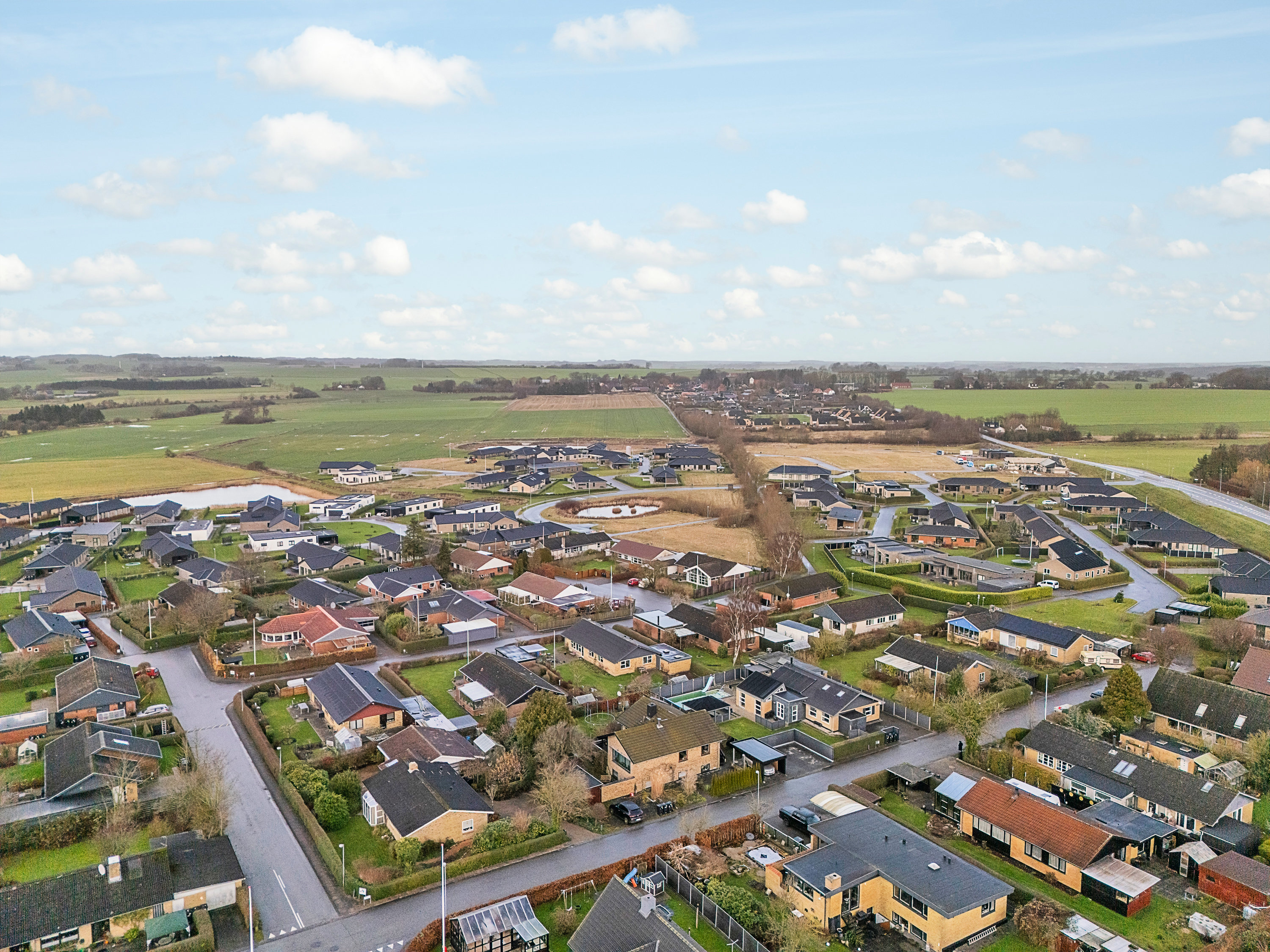 Fremhævet luftfoto billede i fuldskærmstilstand. Billede af Trojavej 14, Hårup, 8530 Hjortshøj