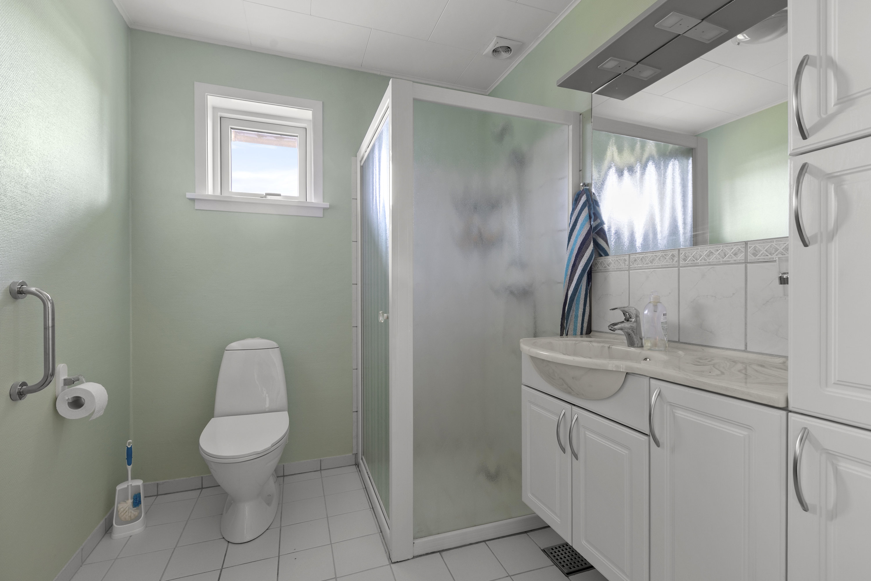 Fremhævet badeværelse billede i fuldskærmstilstand. Billede af Møllevej 3A, 4400 Kalundborg