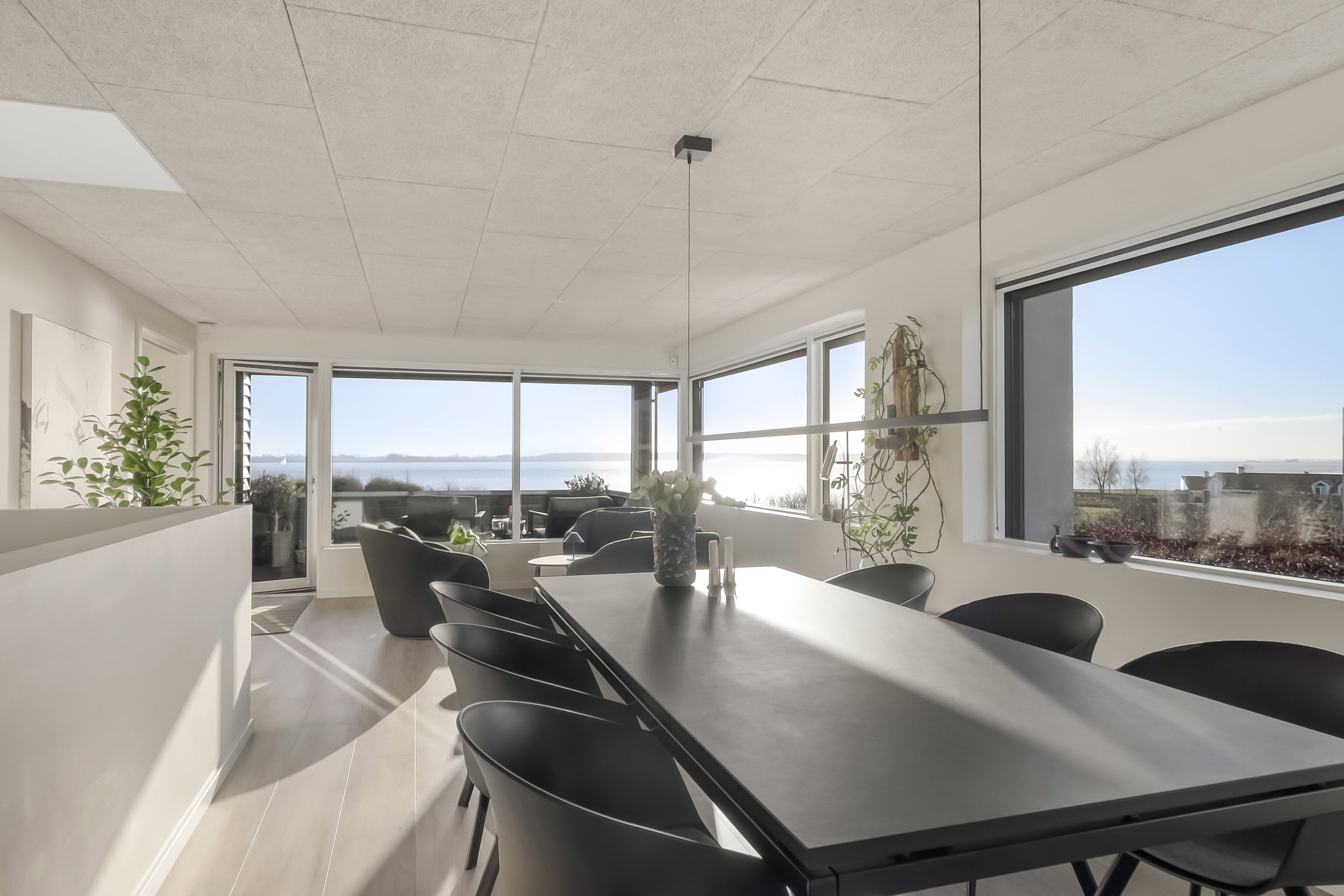 Fremhævet stue billede i fuldskærmstilstand. Billede af Rantzausmindevej 224, 5700 Svendborg