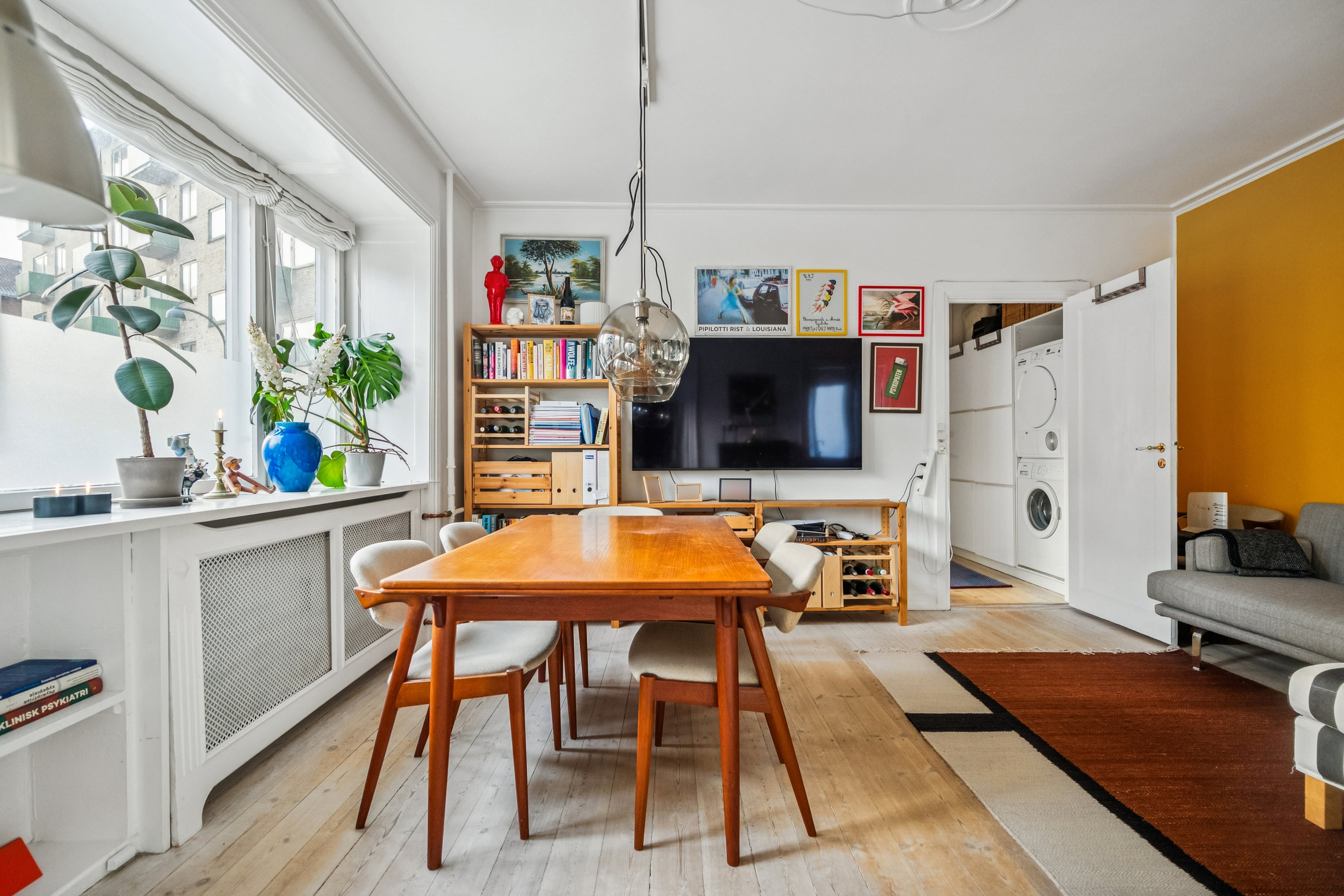 Fremhævet stue billede i fuldskærmstilstand. Billede af Skovkrogen 7, st.. th.., 2920 Charlottenlund