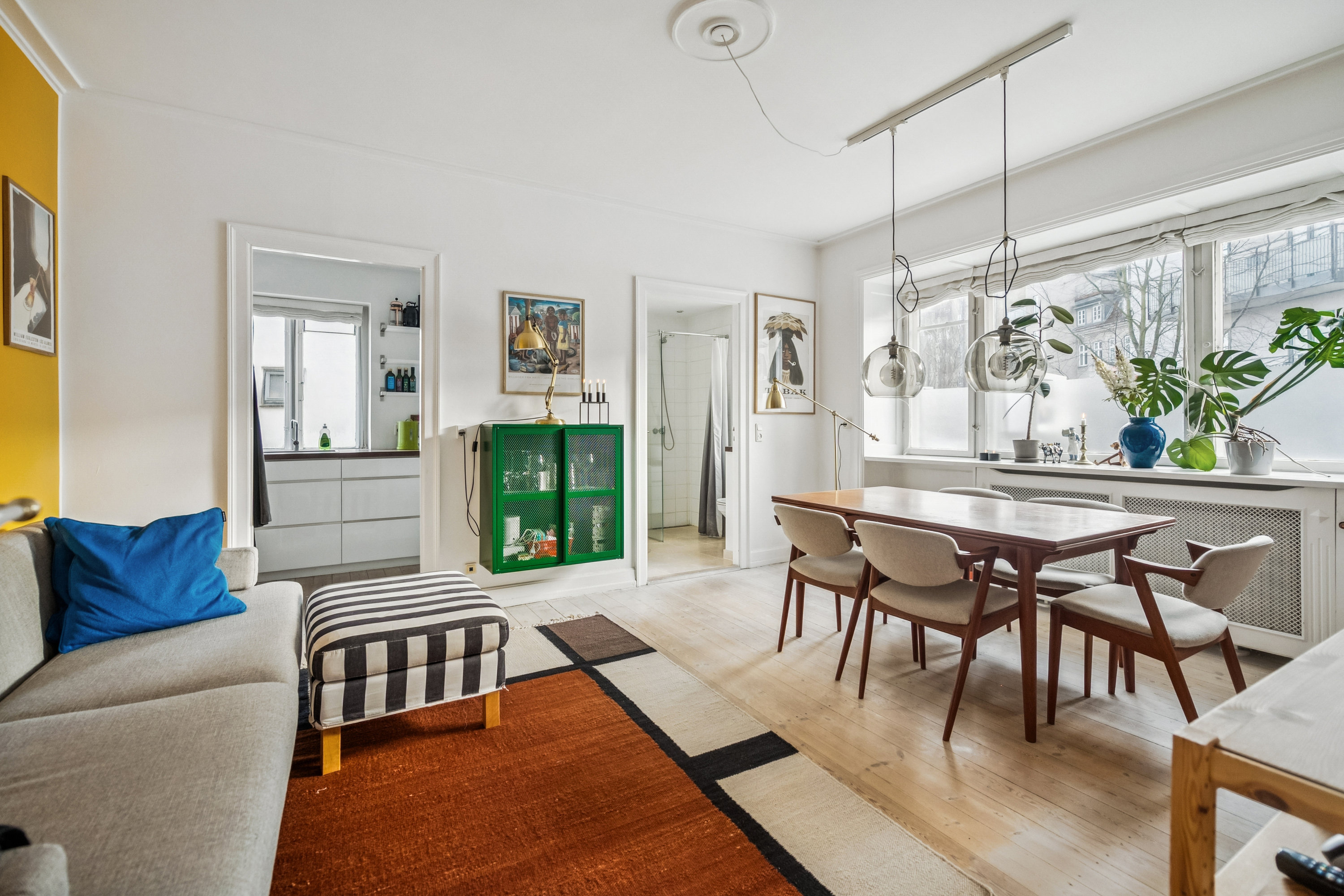 Fremhævet stue billede i fuldskærmstilstand. Billede af Skovkrogen 7, st.. th.., 2920 Charlottenlund