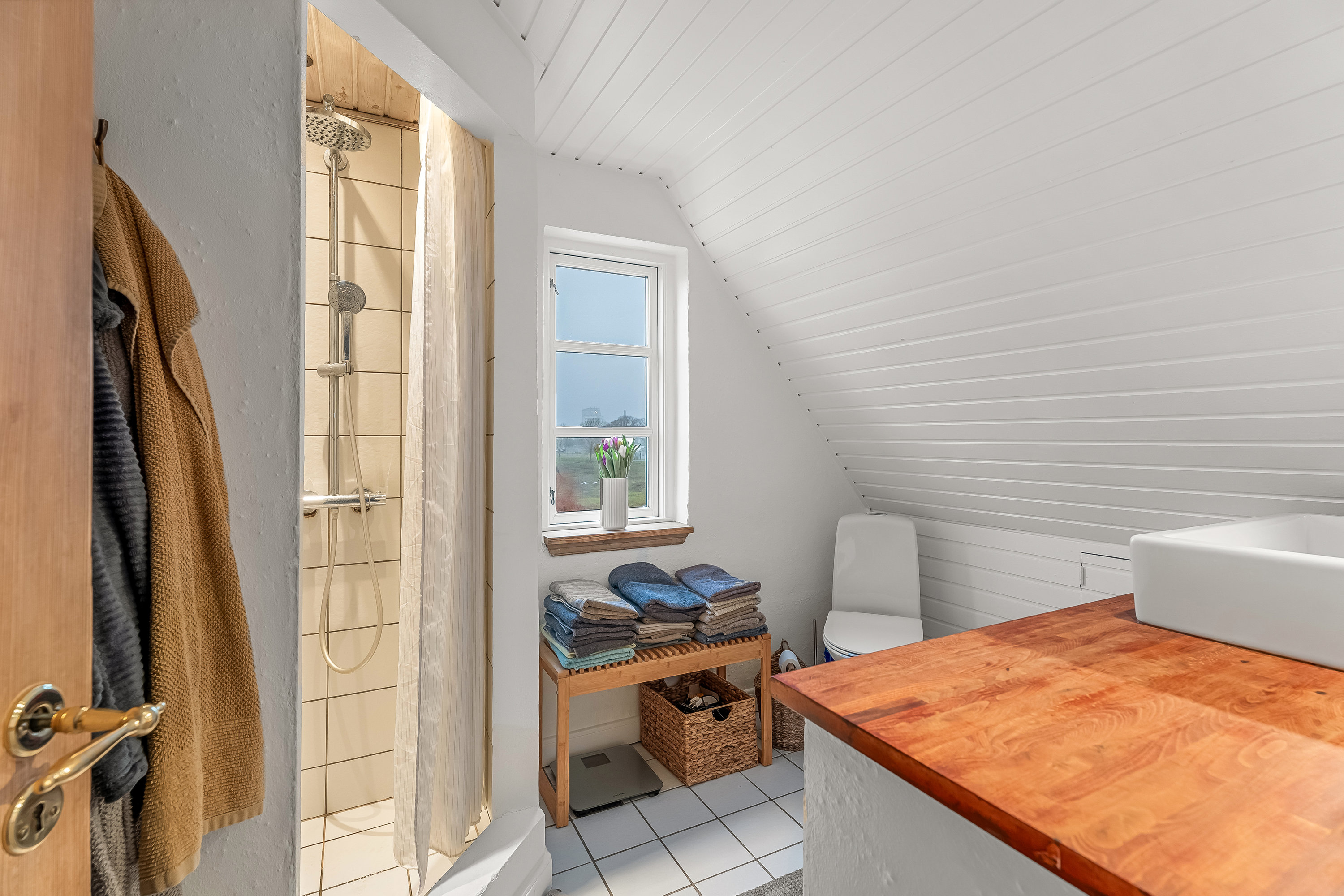 Fremhævet badeværelse billede i fuldskærmstilstand. Billede af Skandsen 28, 4900 Nakskov