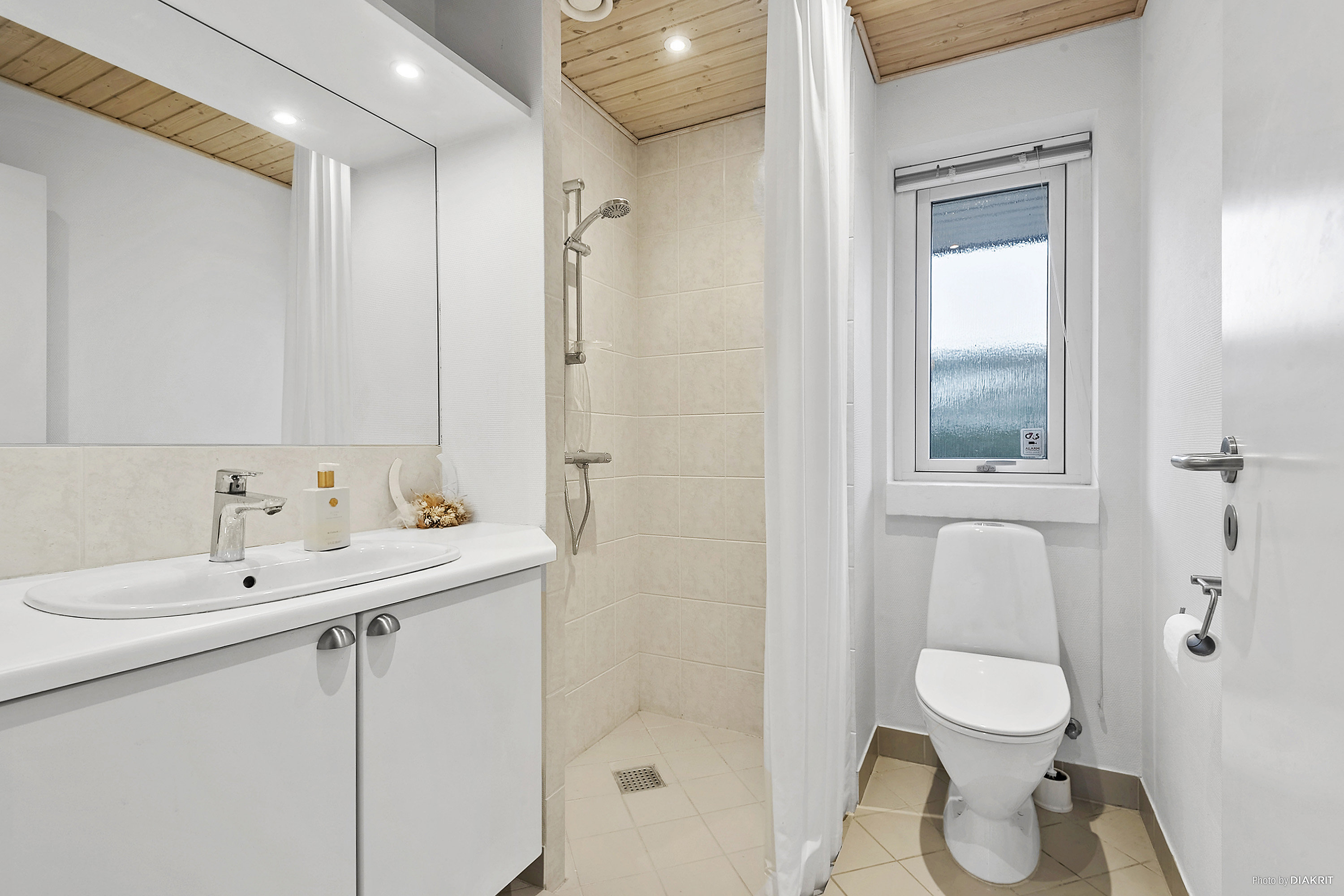 Fremhævet badeværelse billede i fuldskærmstilstand. Billede af Duehusvej 121, 4632 Bjæverskov