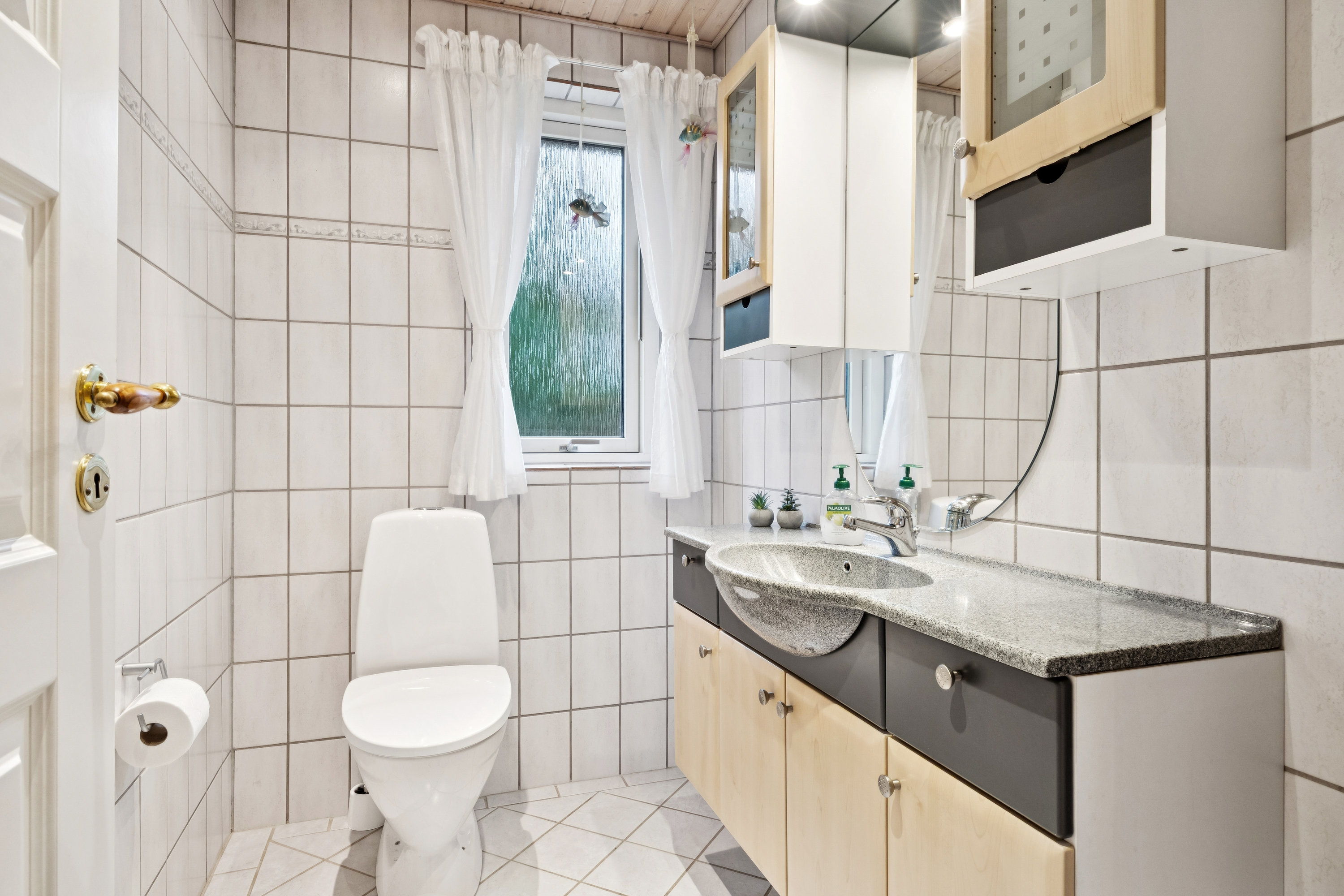 Fremhævet badeværelse billede i fuldskærmstilstand. Billede af Kløvervej 46, 4270 Høng