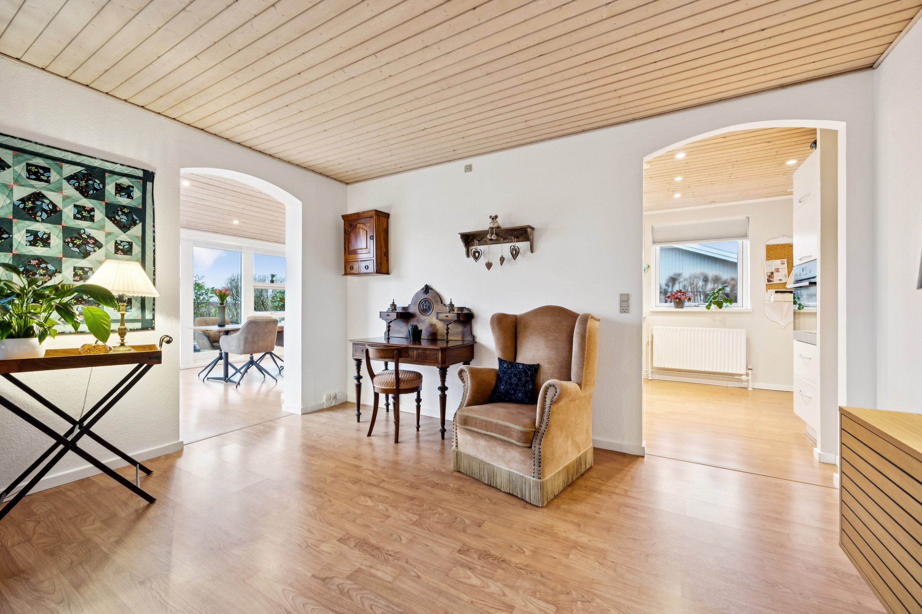 Fremhævet stue billede i fuldskærmstilstand. Billede af Kløvervej 46, 4270 Høng