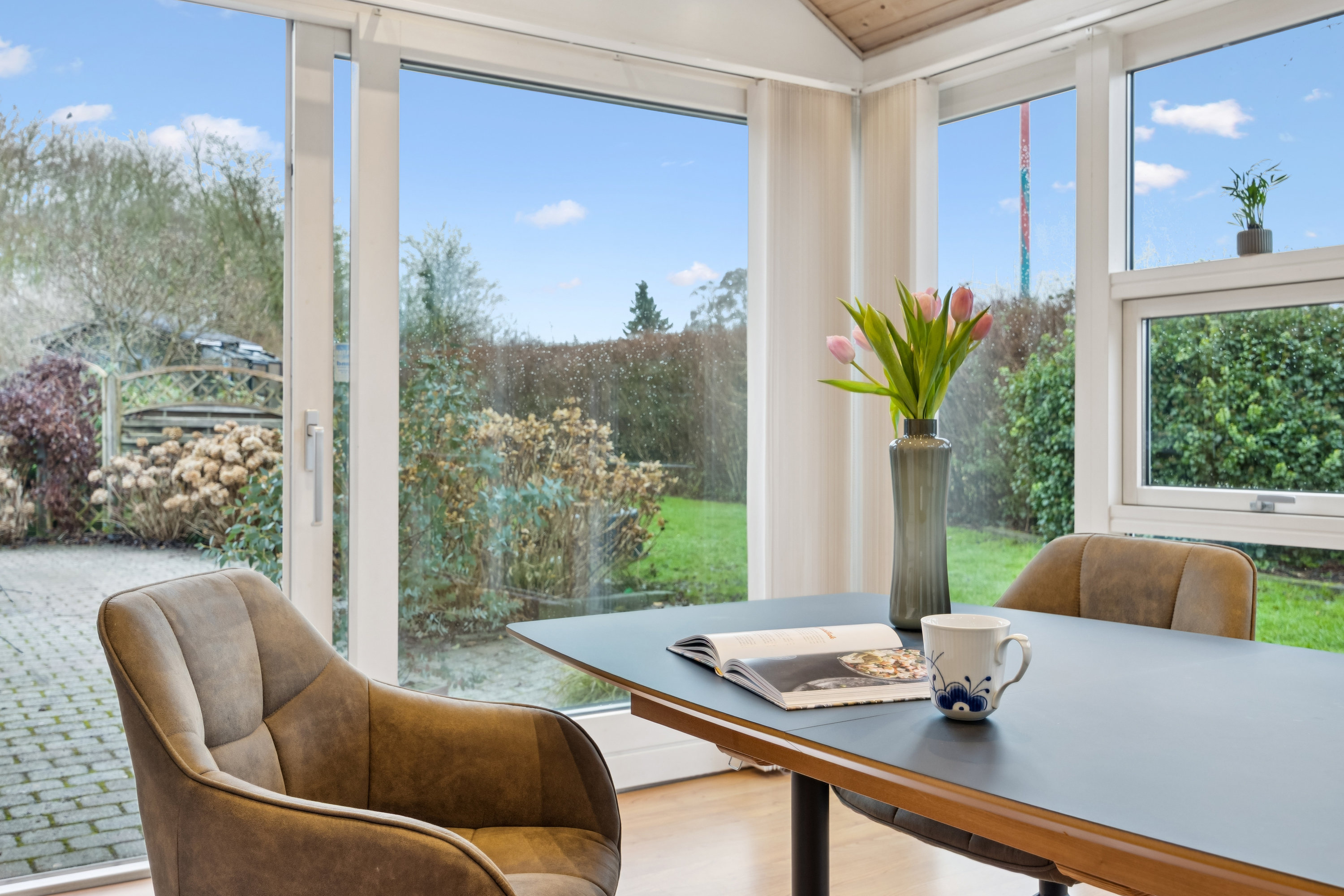 Fremhævet stue billede i fuldskærmstilstand. Billede af Kløvervej 46, 4270 Høng