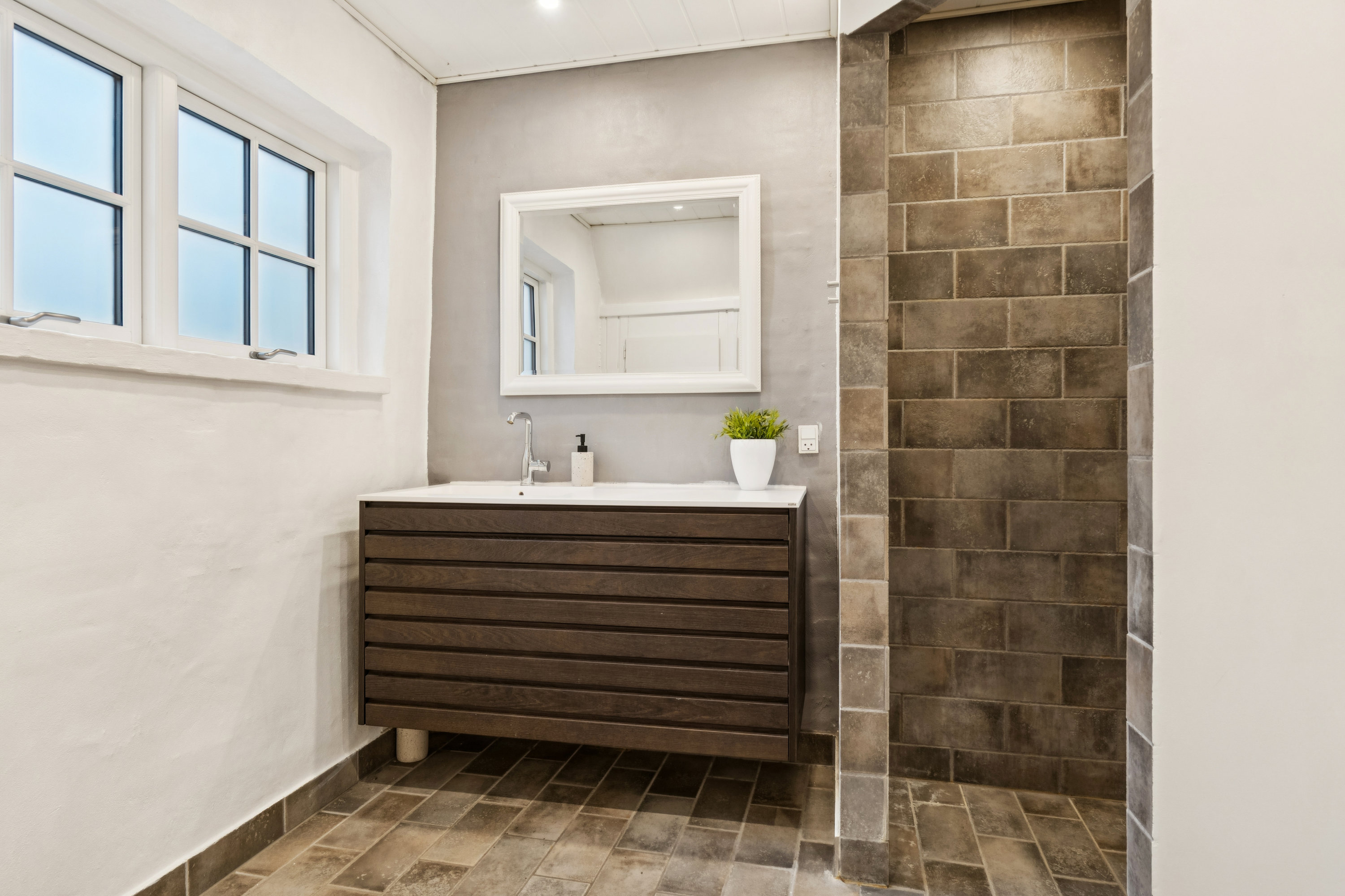 Fremhævet badeværelse billede i fuldskærmstilstand. Billede af Lørupvej 18, 5750 Ringe