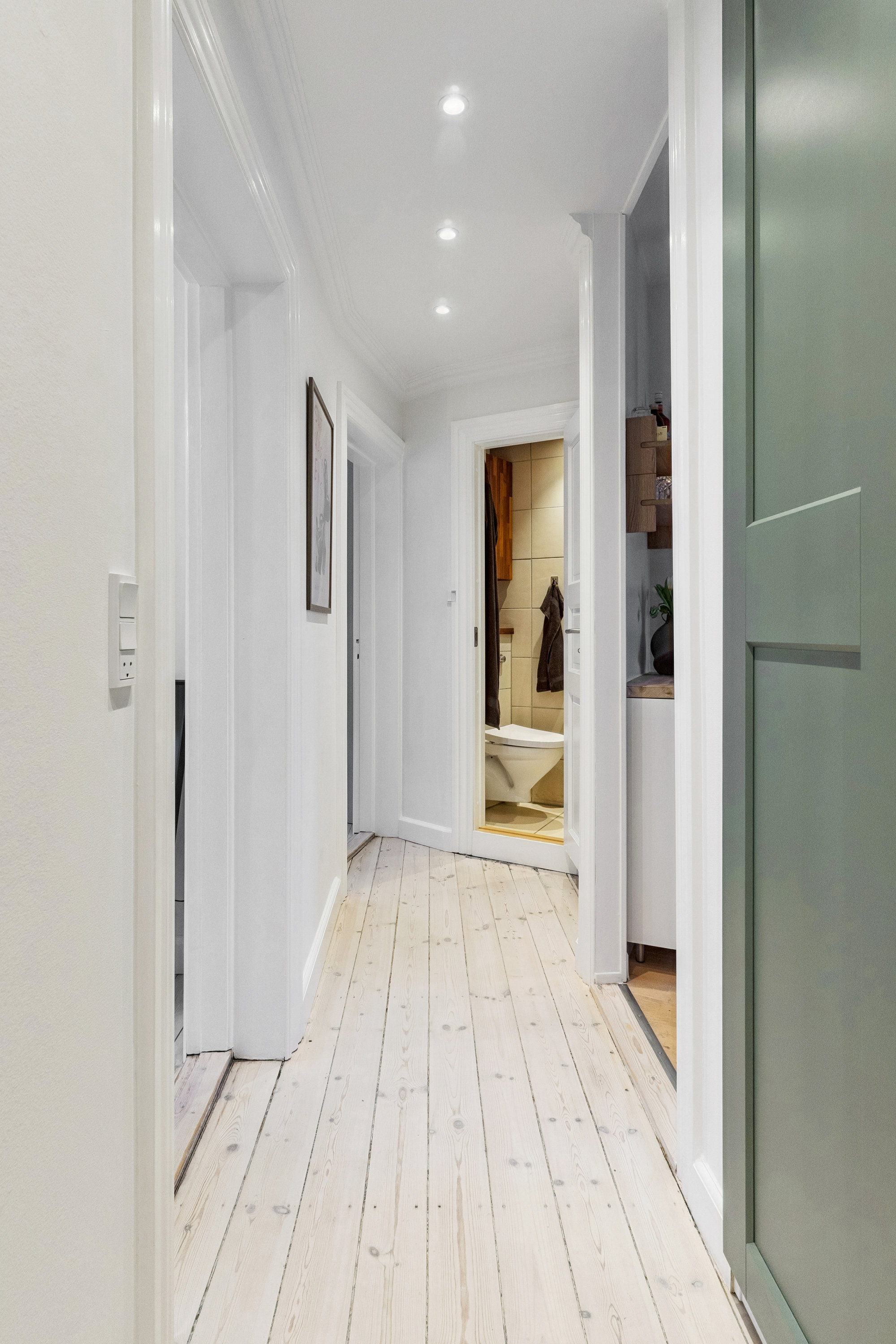 Fremhævet gang billede i fuldskærmstilstand. Billede af Farumgade 7, 4. tv., 2200 København N