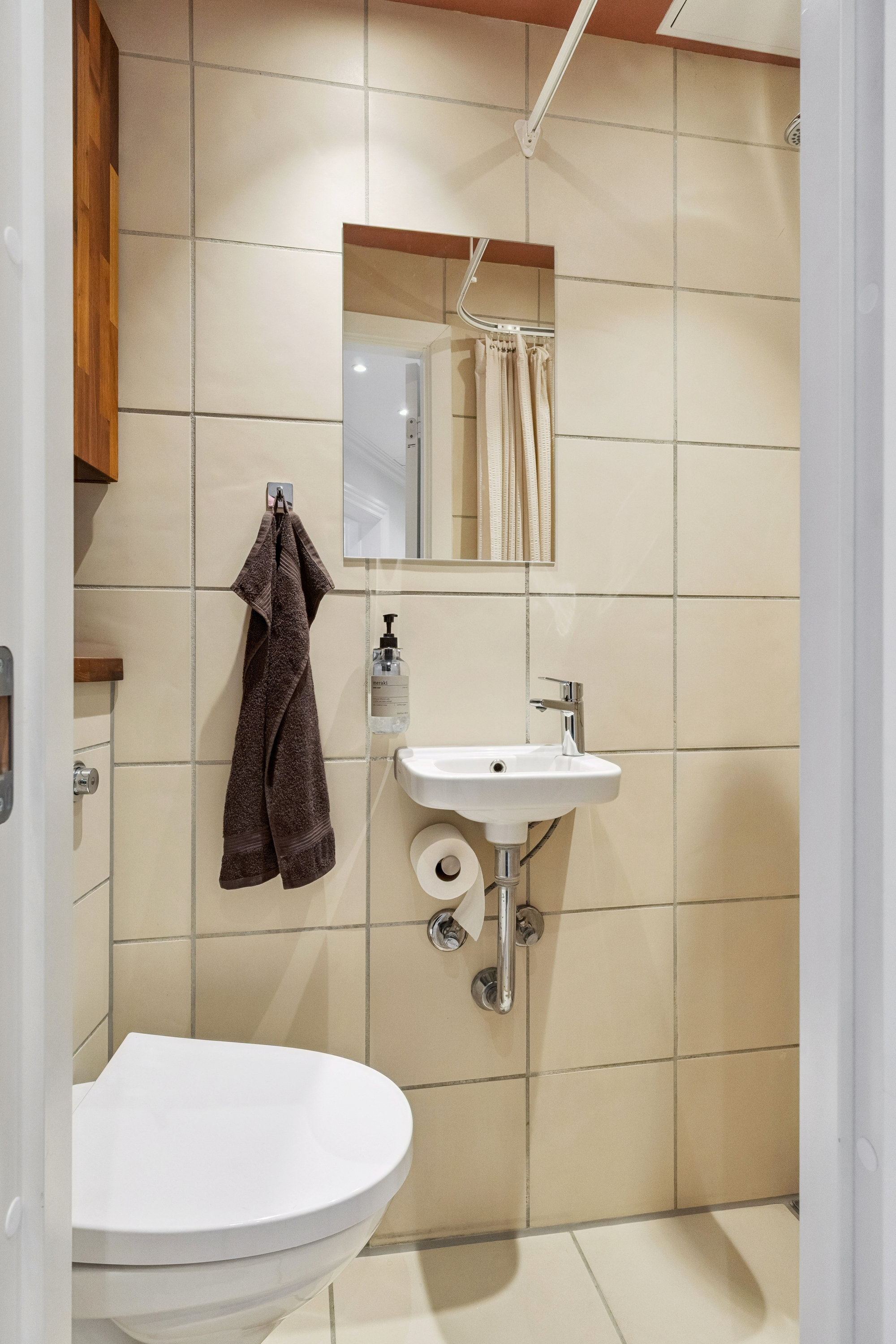 Fremhævet badeværelse billede i fuldskærmstilstand. Billede af Farumgade 7, 4. tv., 2200 København N