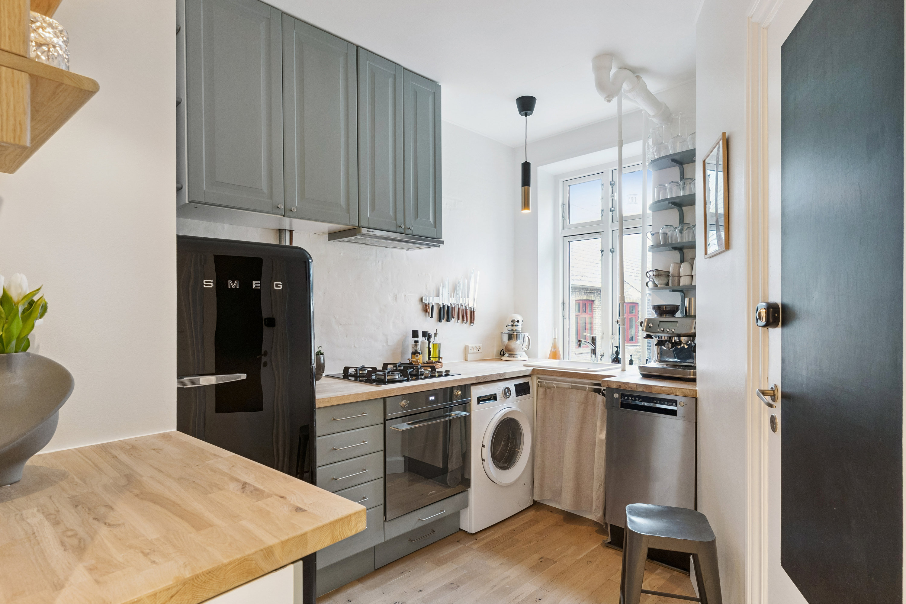 Fremhævet køkken billede i fuldskærmstilstand. Billede af Farumgade 7, 4. tv., 2200 København N