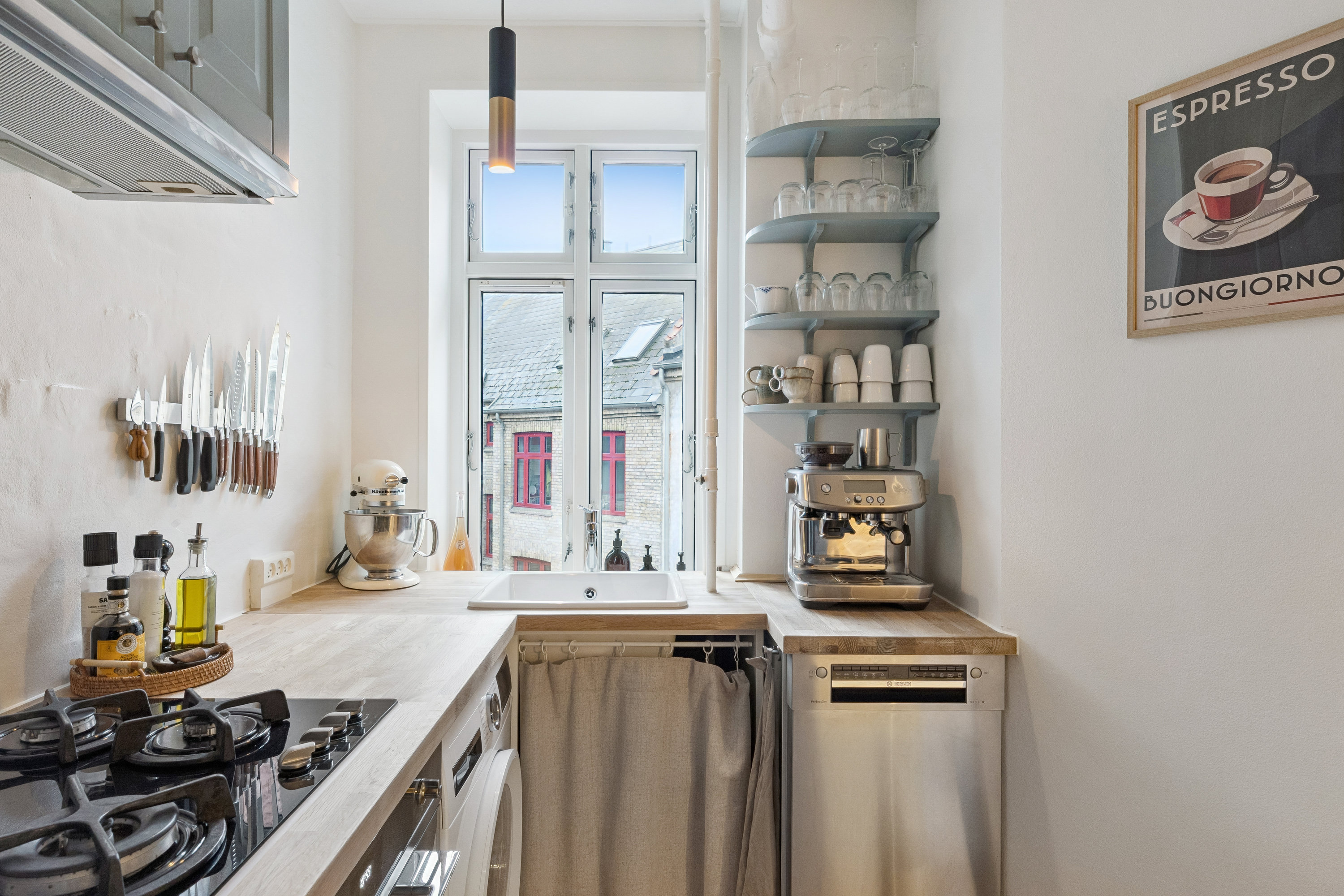 Fremhævet køkken billede i fuldskærmstilstand. Billede af Farumgade 7, 4. tv., 2200 København N