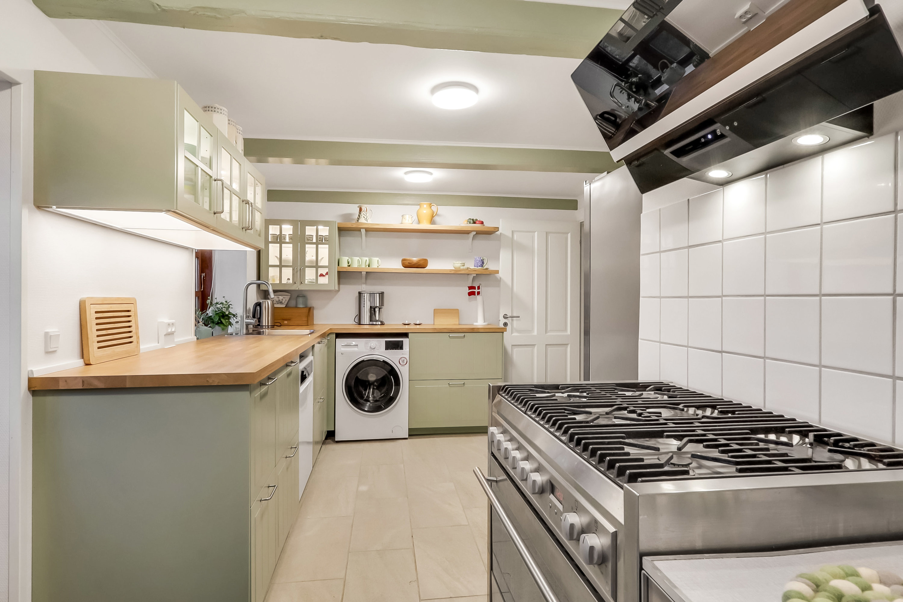 Fremhævet køkken billede i fuldskærmstilstand. Billede af Strædet 13, Drejø, 5700 Svendborg