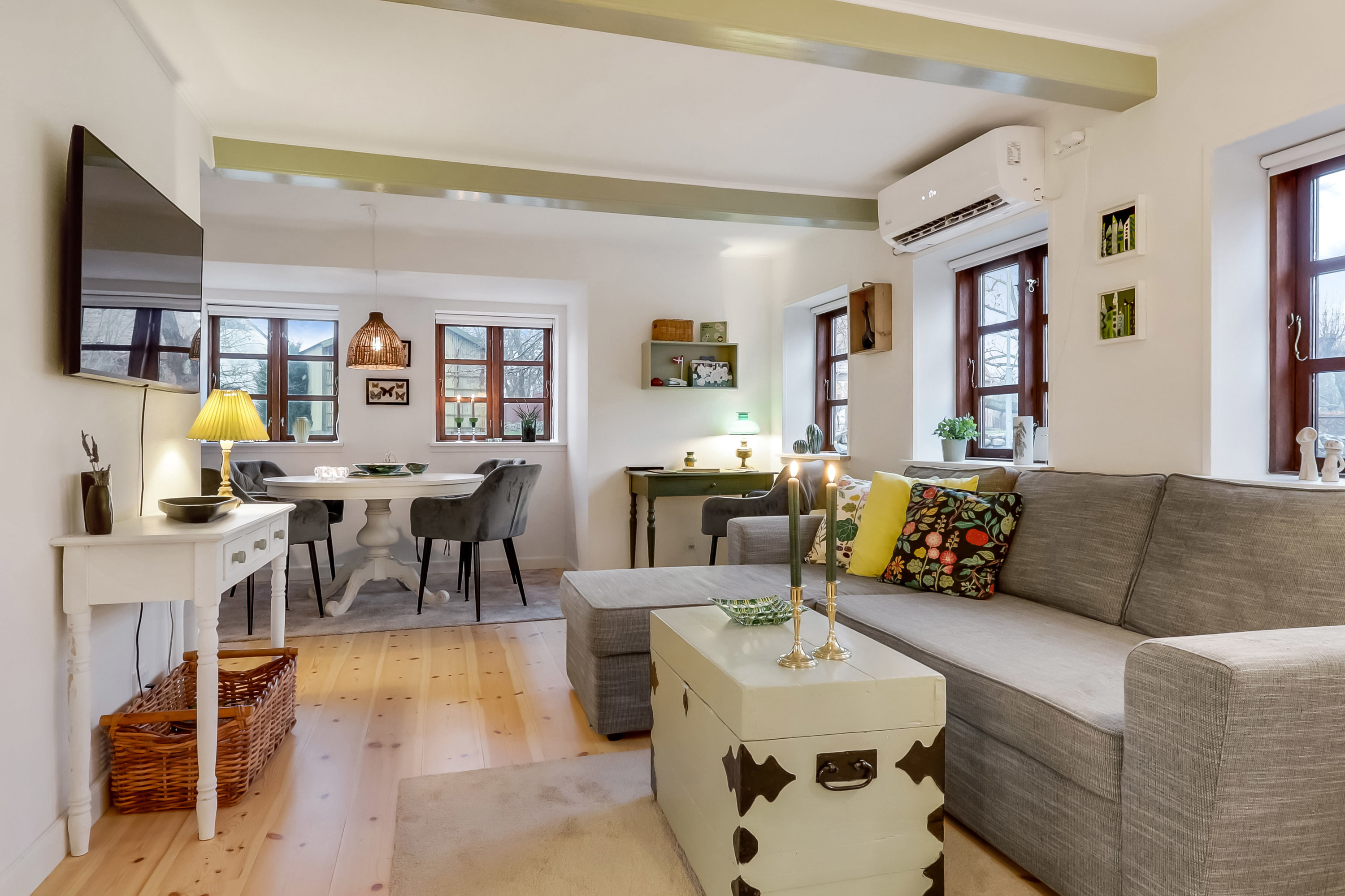 Fremhævet stue billede i fuldskærmstilstand. Billede af Strædet 13, Drejø, 5700 Svendborg