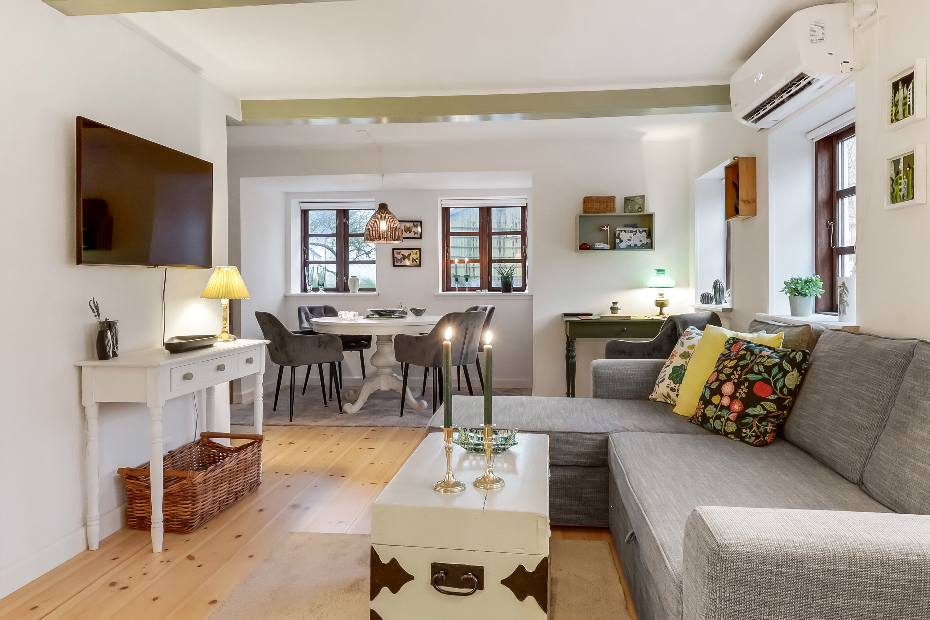 Fremhævet stue billede i fuldskærmstilstand. Billede af Strædet 13, Drejø, 5700 Svendborg