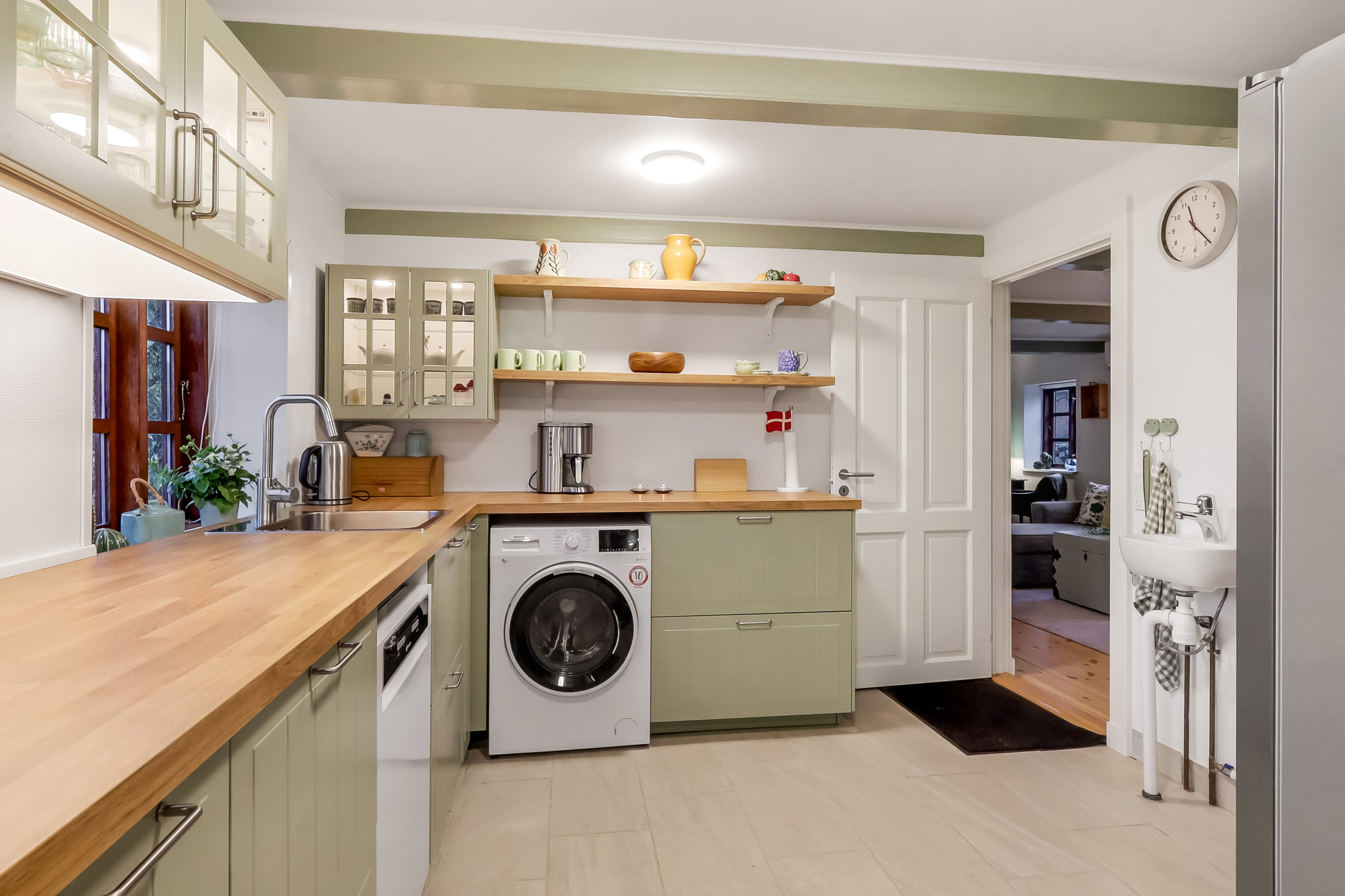 Fremhævet køkken billede i fuldskærmstilstand. Billede af Strædet 13, Drejø, 5700 Svendborg