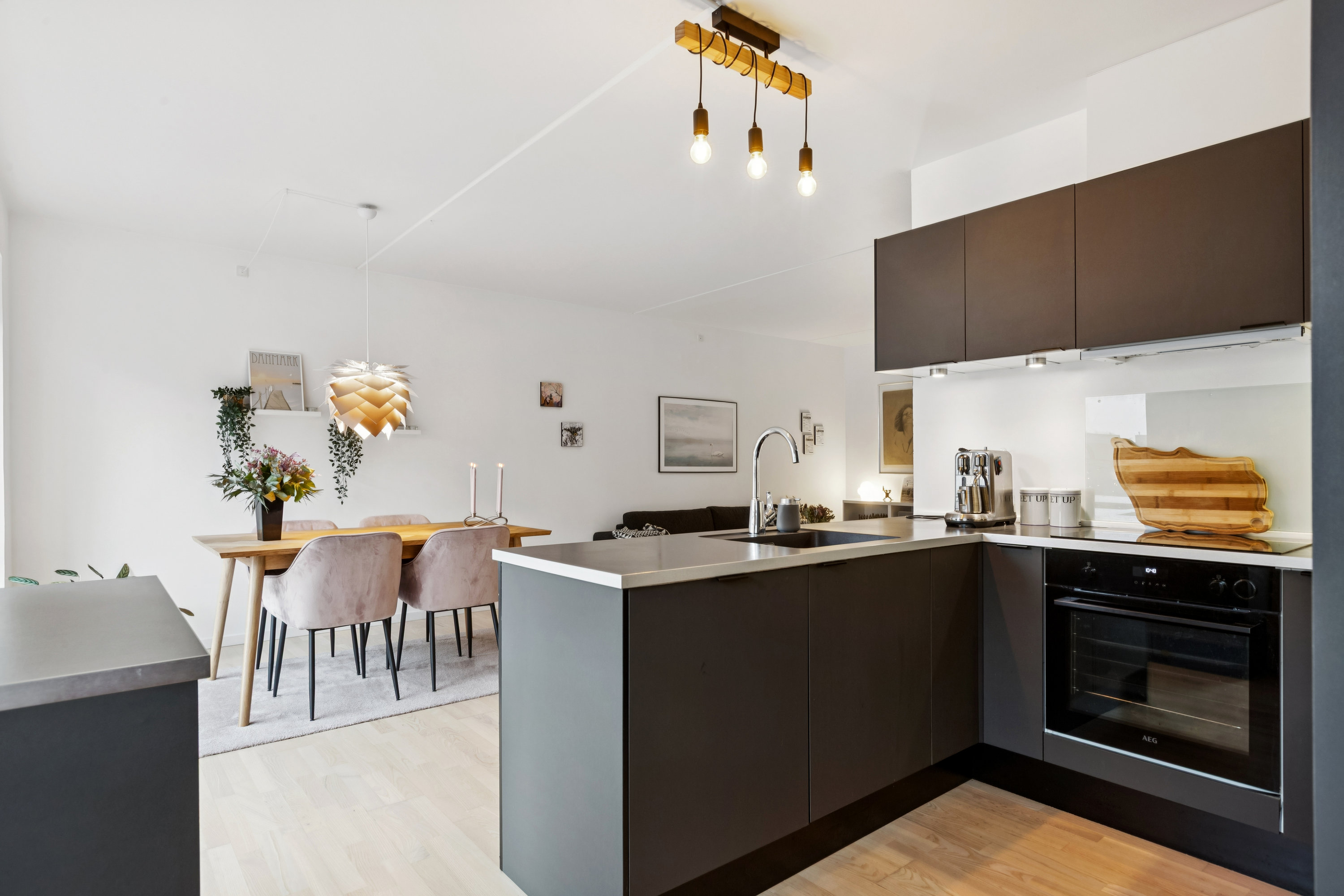 Fremhævet køkken billede i fuldskærmstilstand. Billede af Else Alfelts Vej 91, 2. tv., 2300 København S