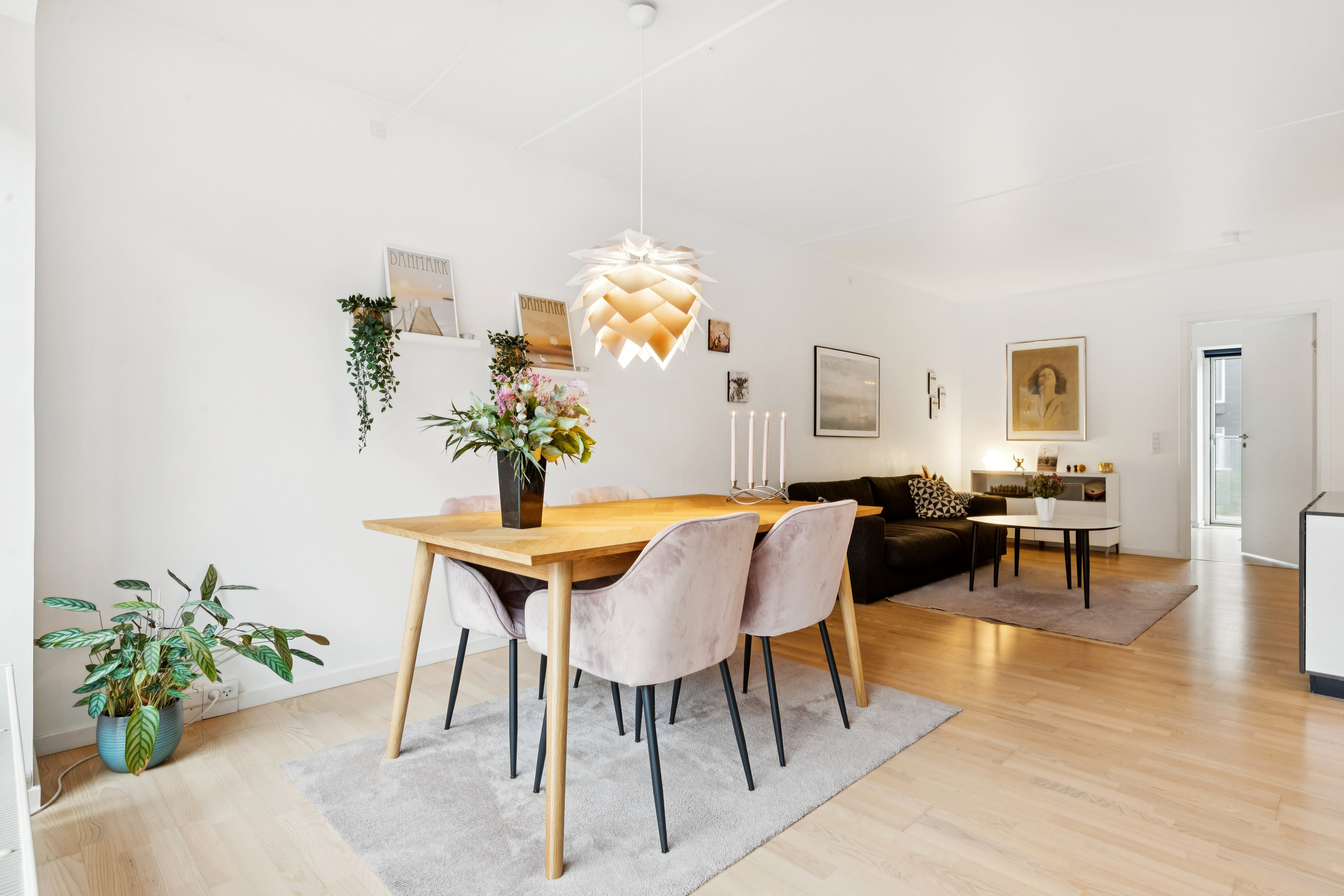 Fremhævet stue billede i fuldskærmstilstand. Billede af Else Alfelts Vej 91, 2. tv., 2300 København S