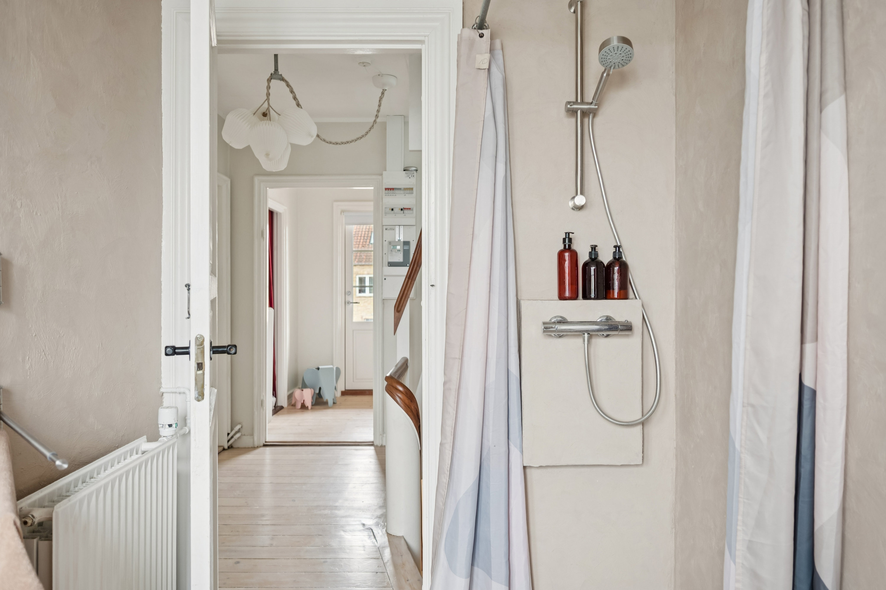 Fremhævet badeværelse billede i fuldskærmstilstand. Billede af Buddingevej 46A, 2800 Kongens Lyngby