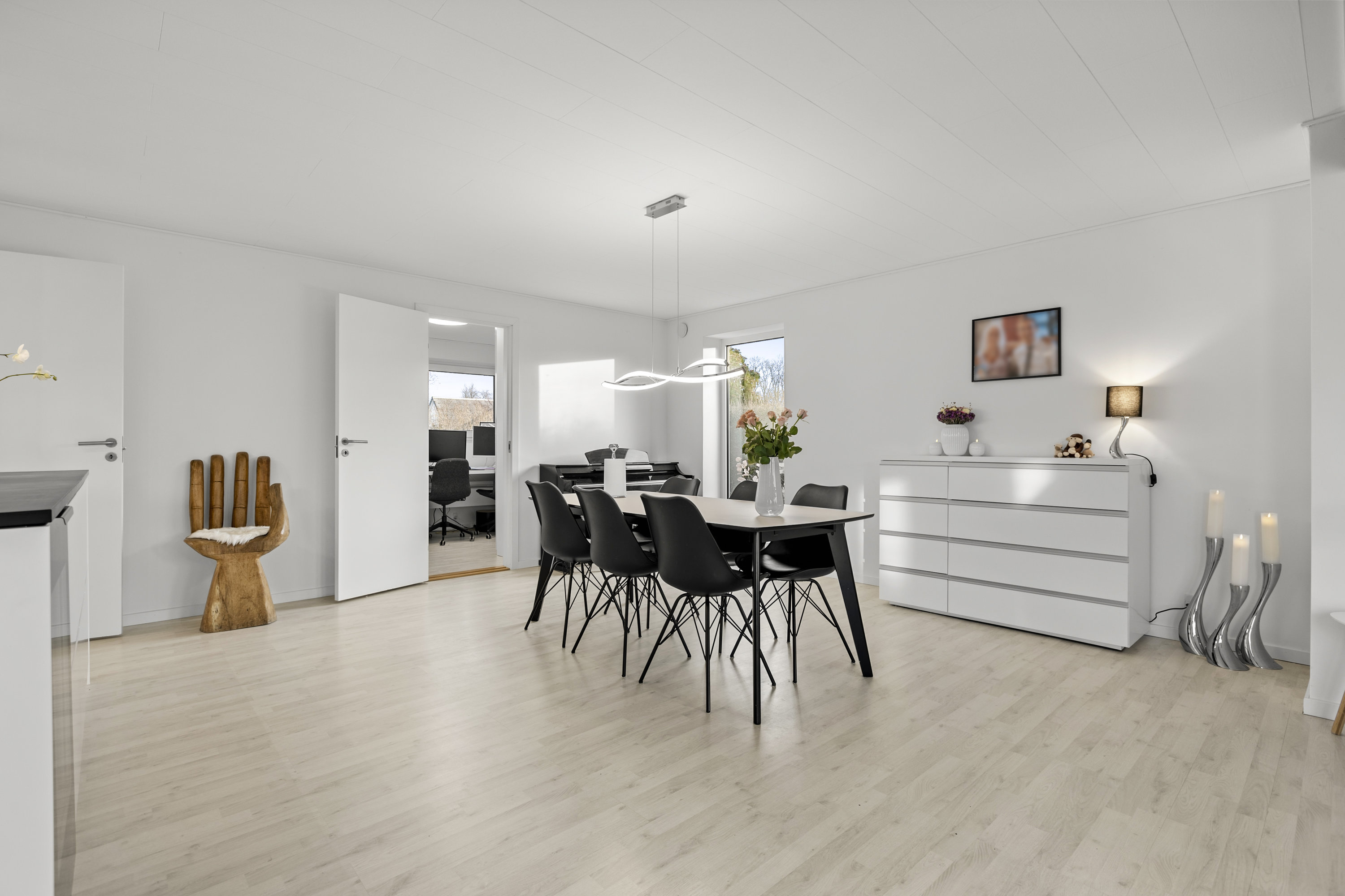 Fremhævet stue billede i fuldskærmstilstand. Billede af Bymarken 50, 4490 Jerslev Sjælland